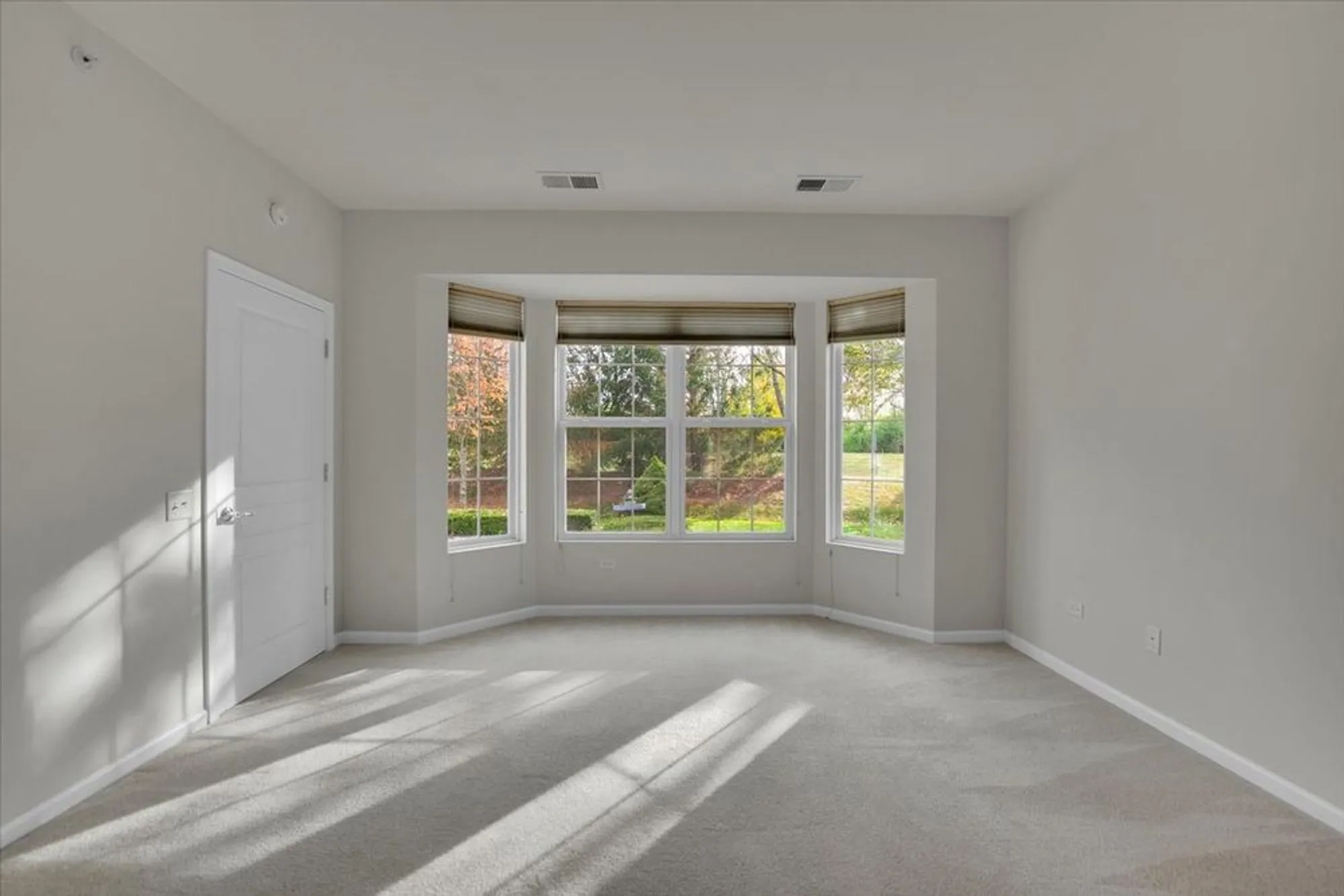 Property Slideshow image 15 of 32 | 14525 tawny ln, Huntley, IL, 60142