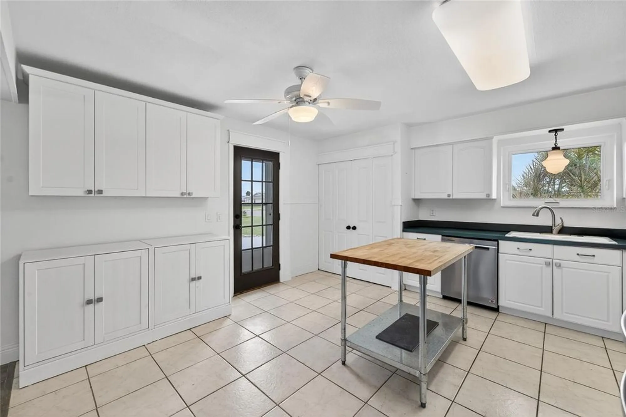 Property Slideshow image 8 of 68 | 1012 augusta dr, Sun City Center, FL, 33573