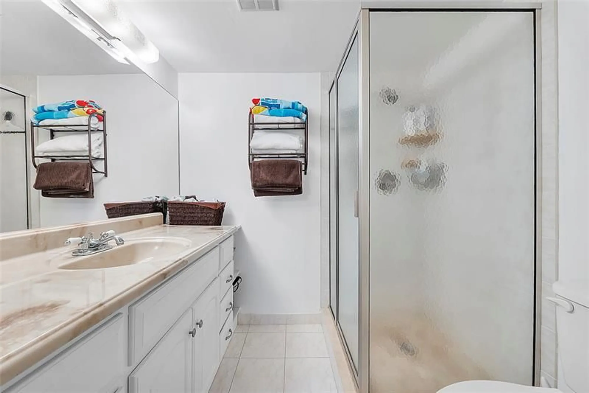 Property Slideshow image 10 of 19 | 6051 nw 61st ave 202, Tamarac, FL, 33319