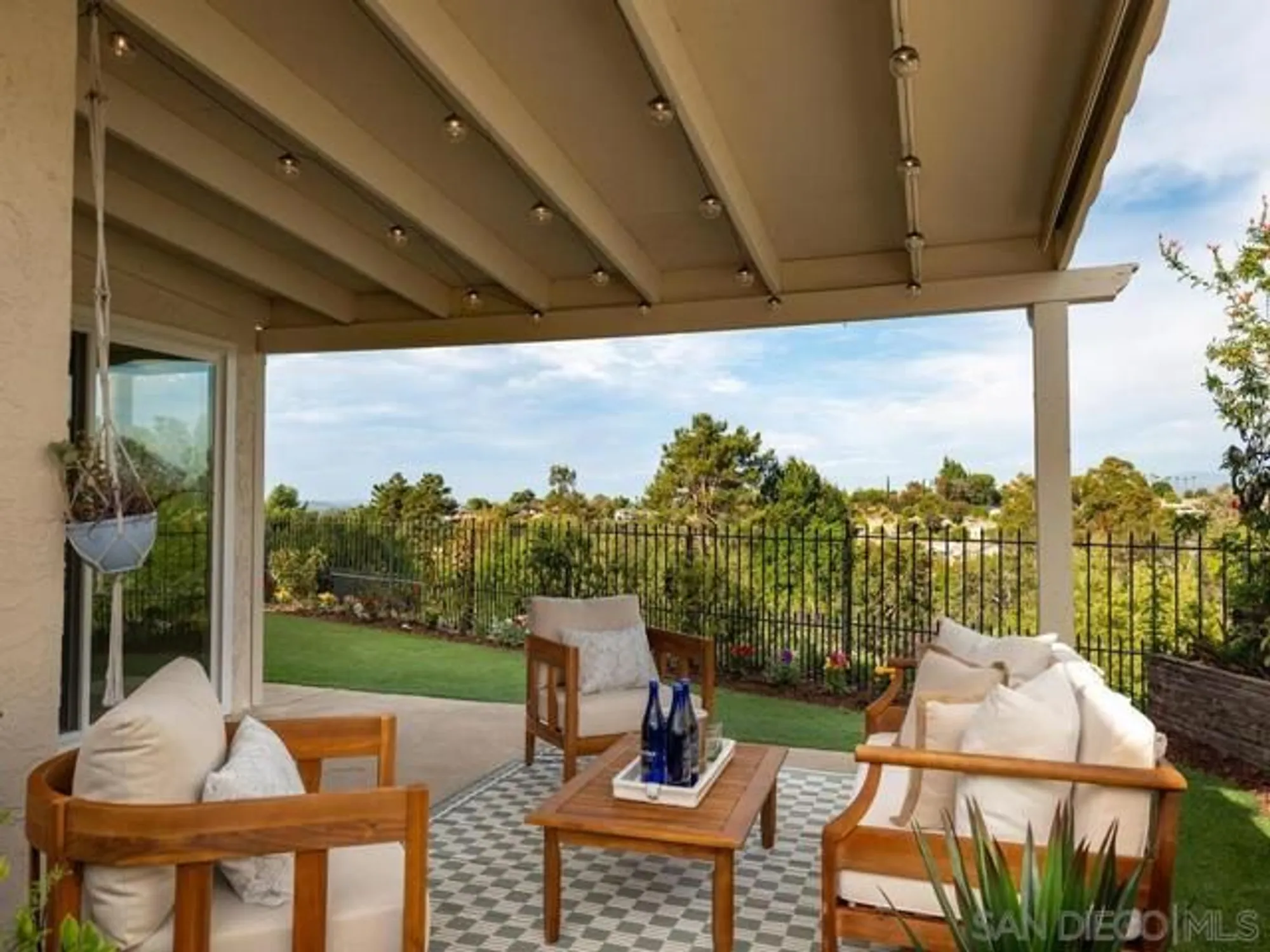Property Slideshow image 16 of 68 | 12872 circulo dardo, San Diego, CA, 92128