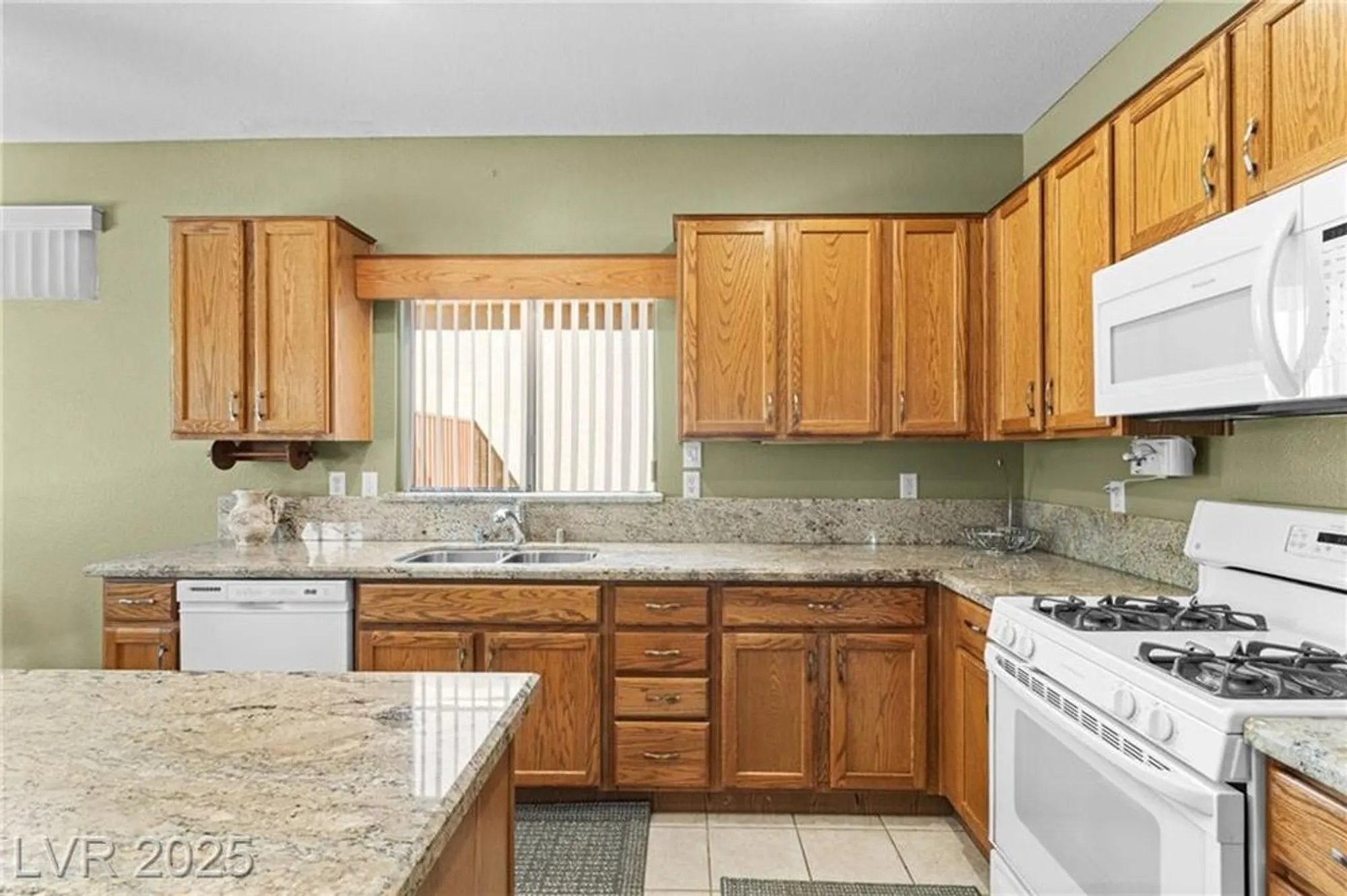 Property Slideshow image 14 of 40 | 2145 king mesa dr, Henderson, NV, 89012