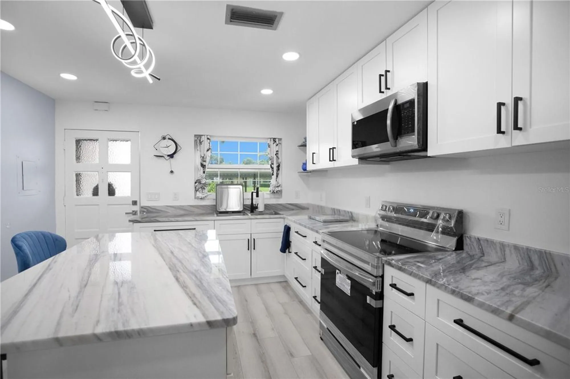 Property Slideshow image 11 of 56 | 1701 pinehurst rd 33e, Dunedin, FL, 34698