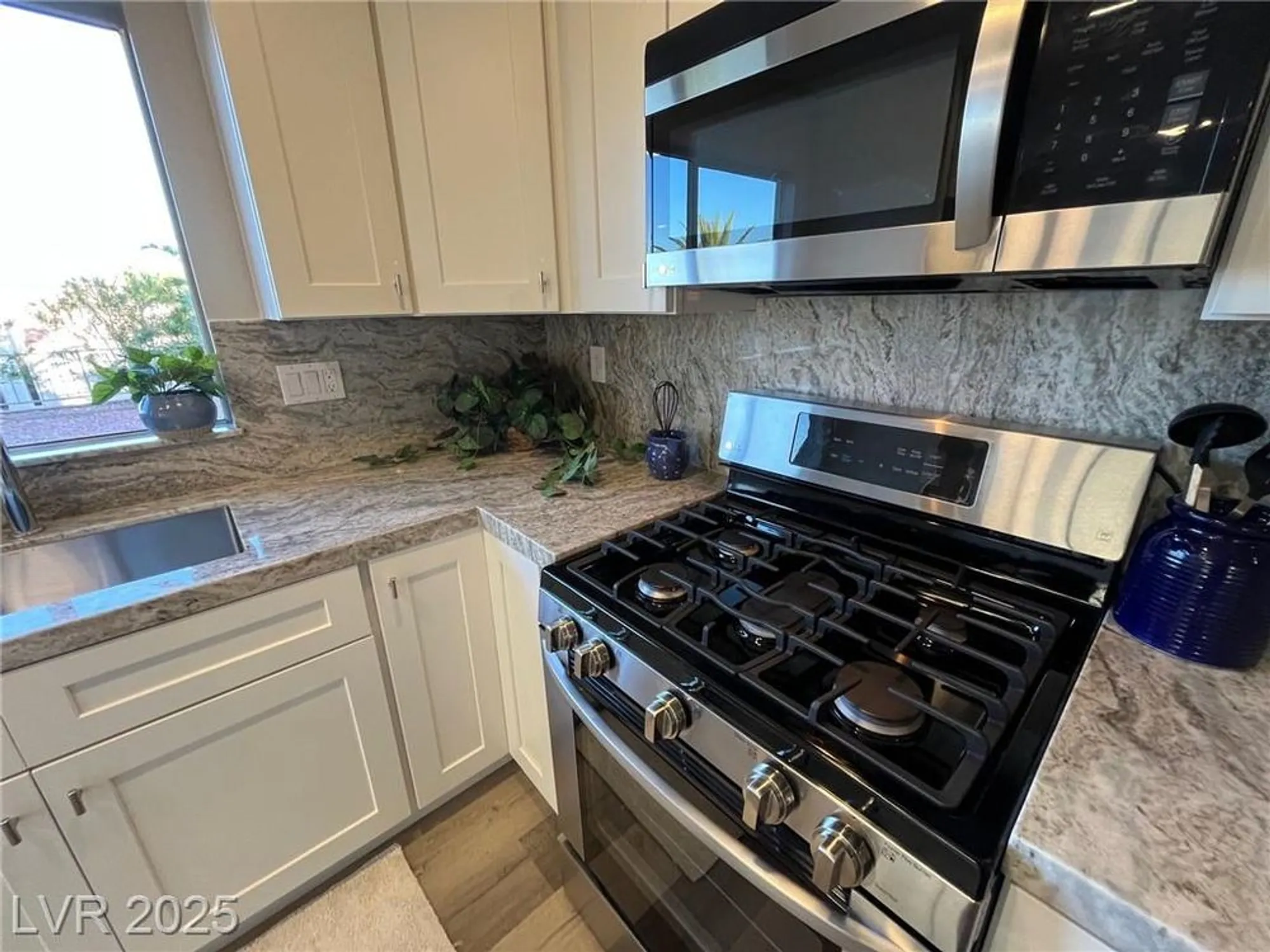 Property Slideshow image 19 of 39 | 2836 bluff point dr, Las Vegas, NV, 89134