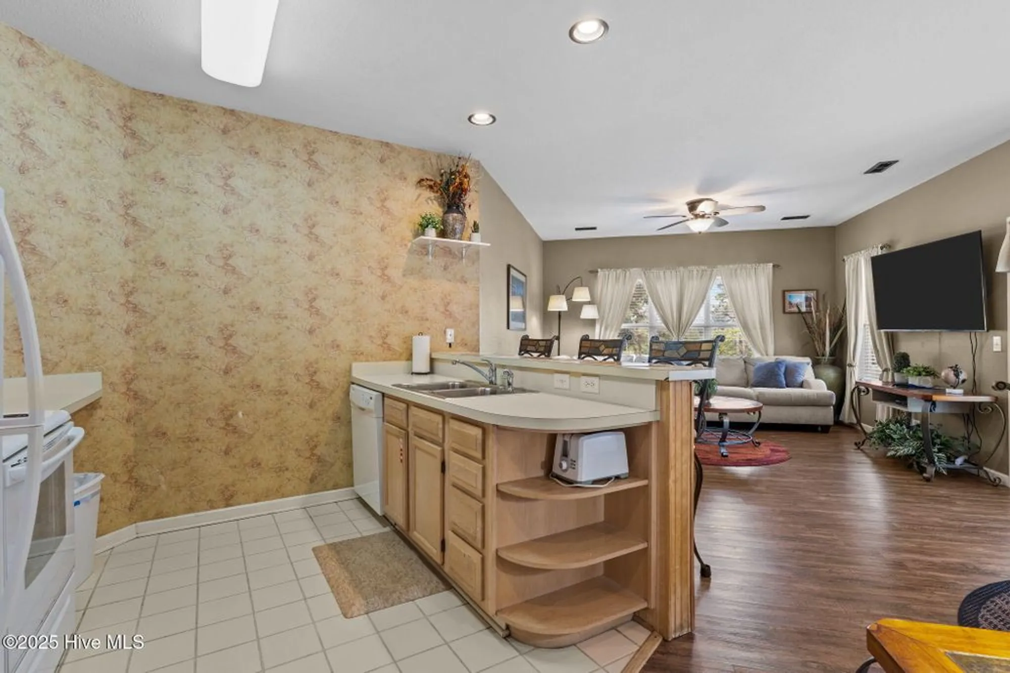 Property Slideshow image 18 of 60 | 213 kings trl 1004, Sunset Beach, NC, 28468