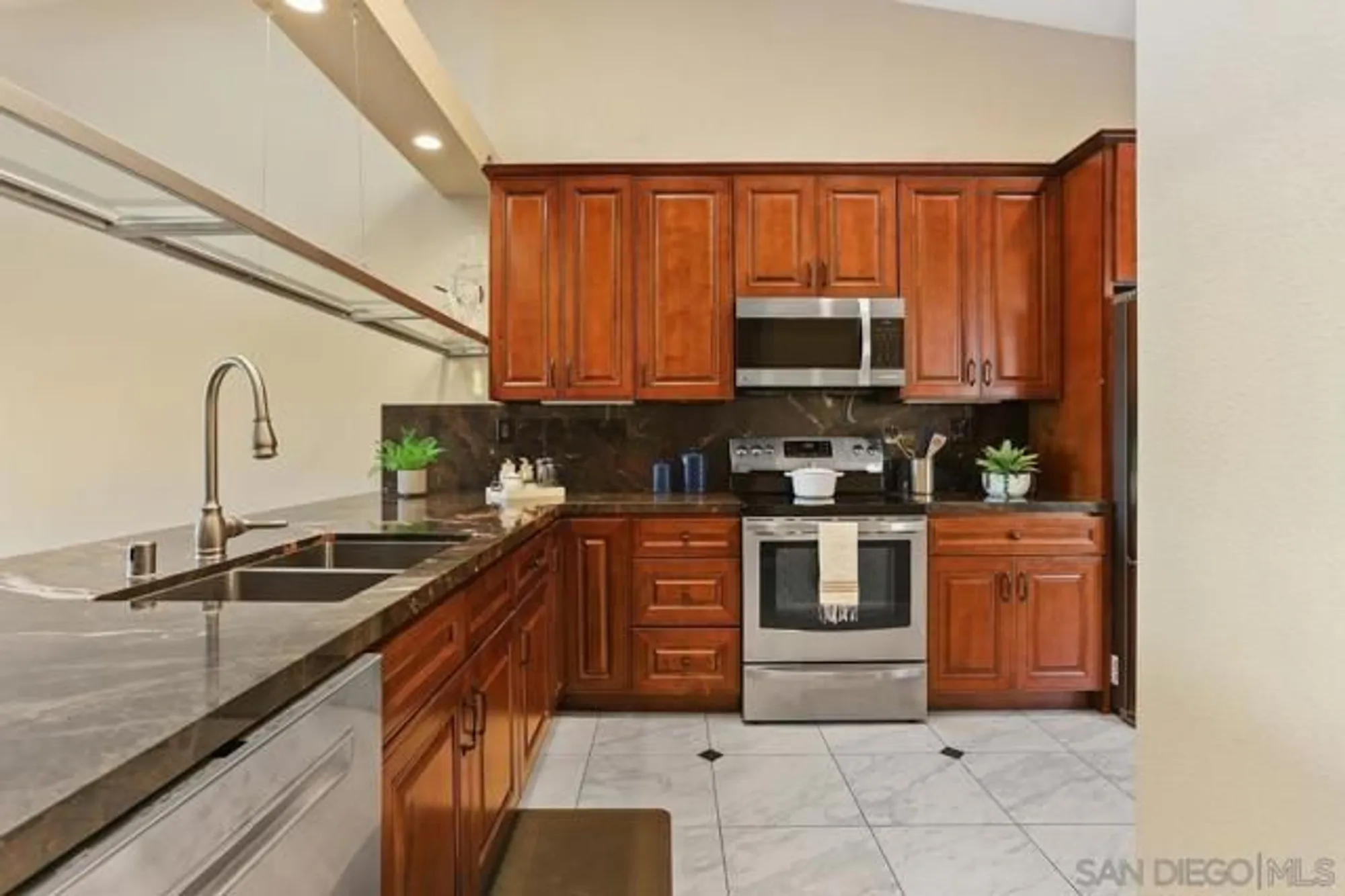Property Slideshow image 5 of 50 | 12725 via nasca, San Diego, CA, 92128
