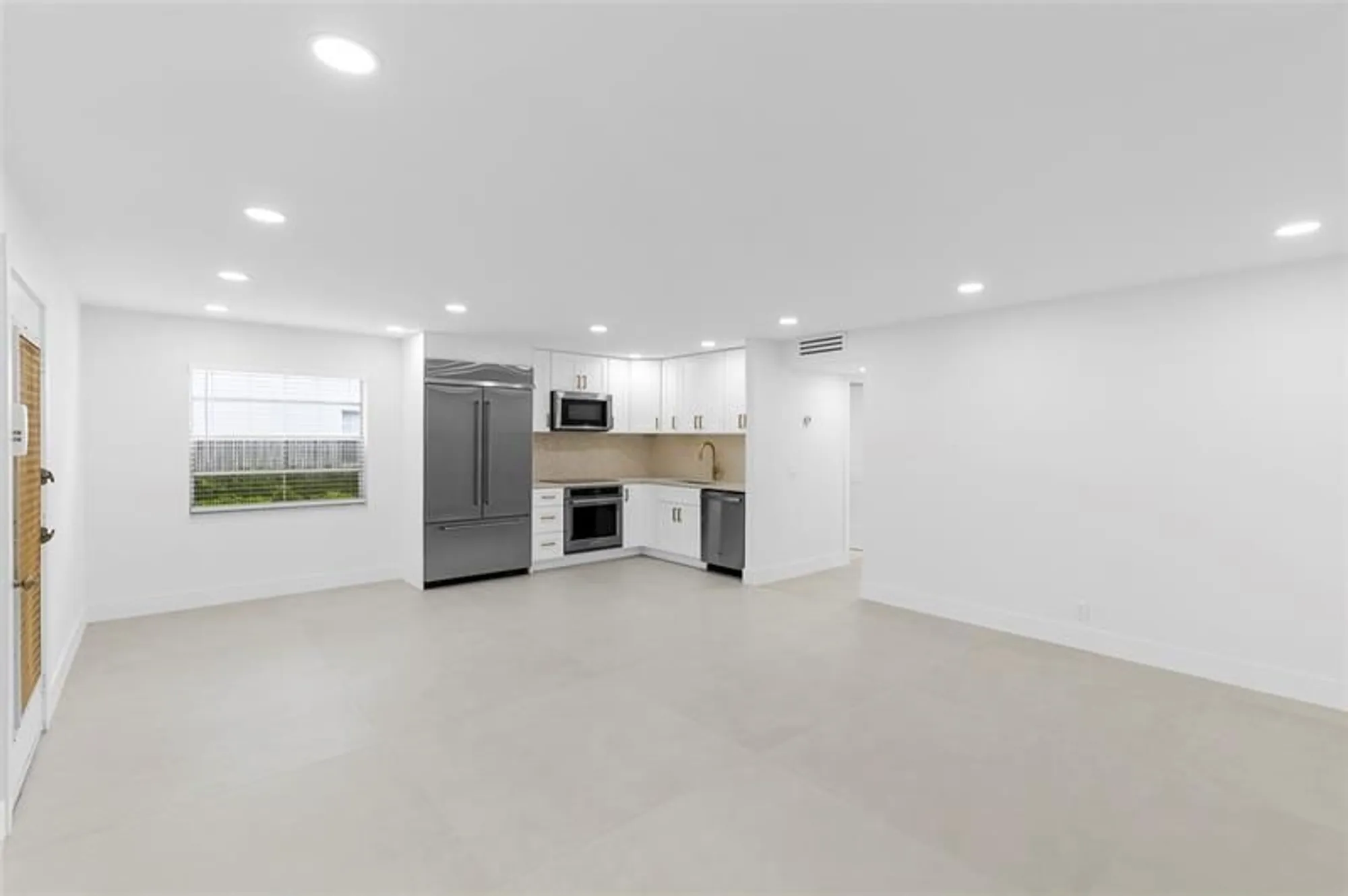 Property Slideshow image 2 of 27 | 924 flanders t # 924, Delray Beach, FL, 33484