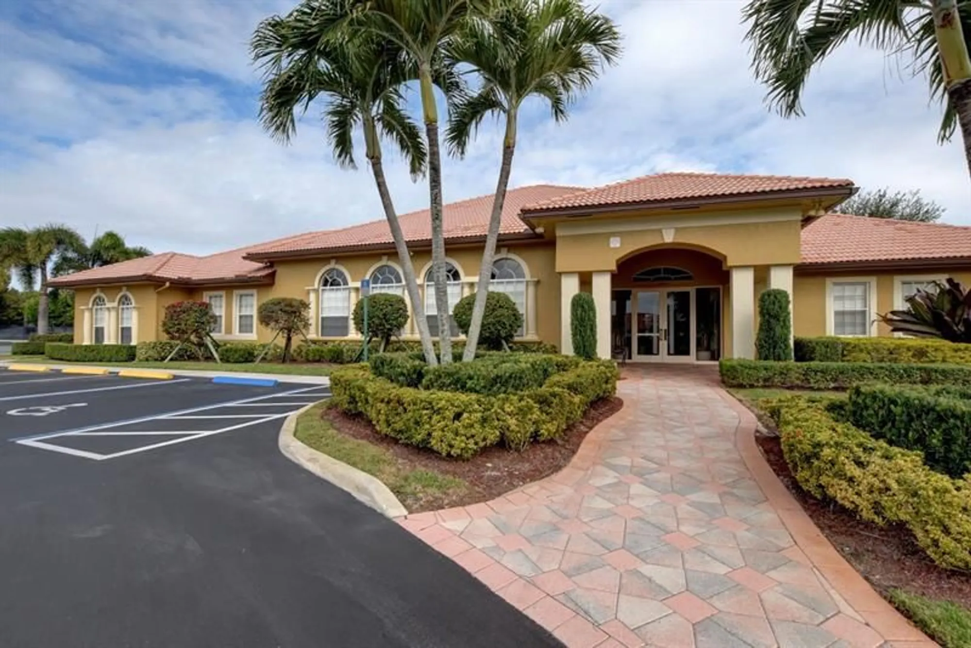 Property Slideshow image 46 of 62 | 5891 royal isles blvd, Boynton Beach, FL, 33437
