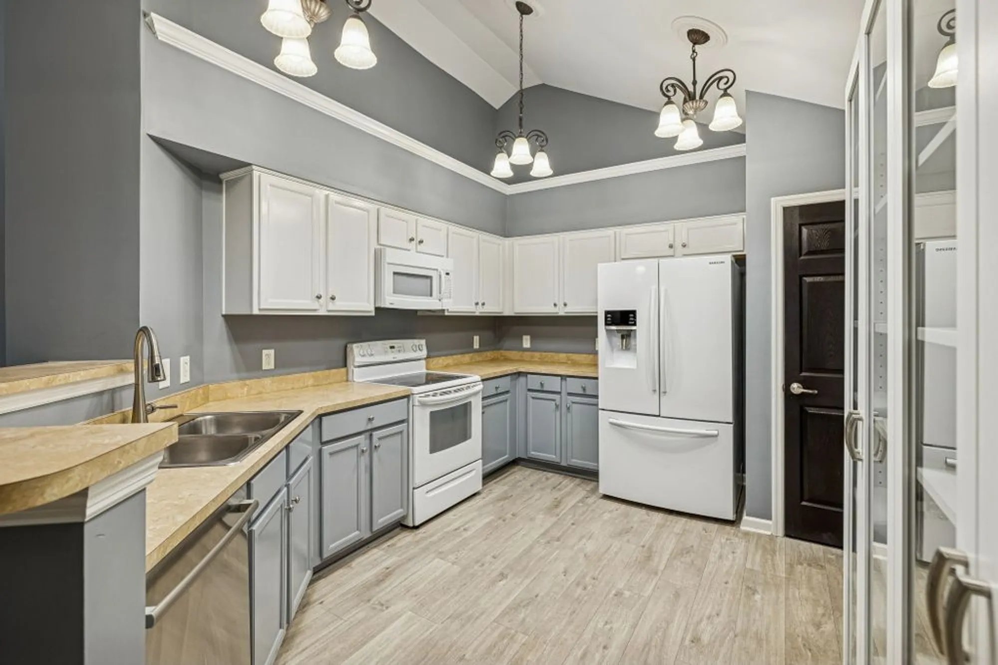 Property Slideshow image 13 of 39 | 825 s browns ln 2102, Gallatin, TN, 37066