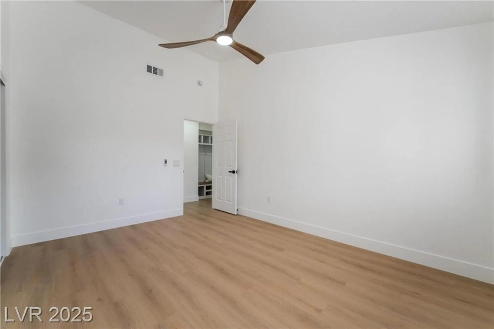 Property Slideshow image 41 of 57 | 2528 sunup dr, Las Vegas, NV, 89134