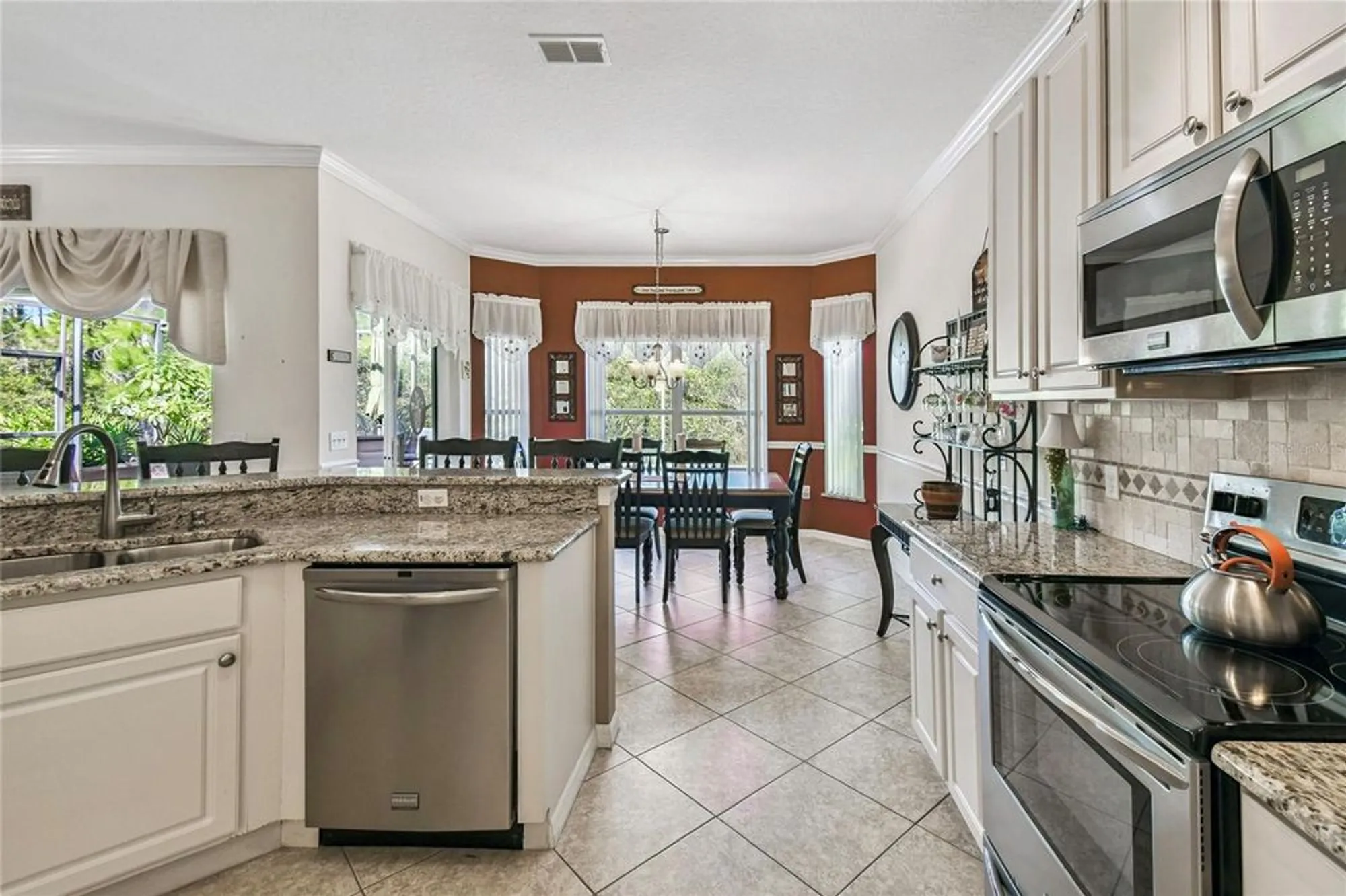 Property Slideshow image 12 of 61 | 536 portofino dr, Poinciana, FL, 34759