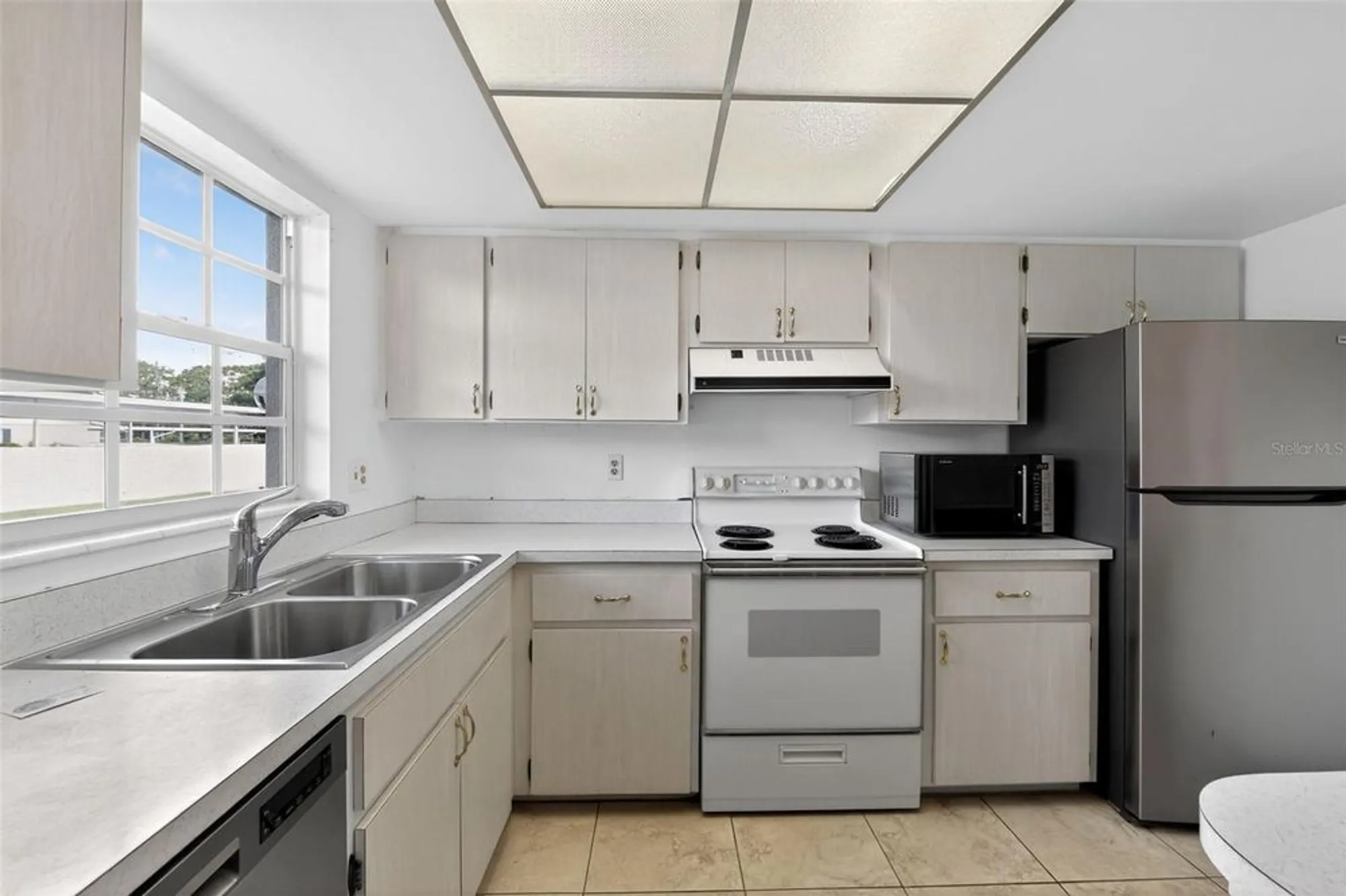 Property Slideshow image 4 of 27 | 2560 golf course dr 507, Sarasota, FL, 34234