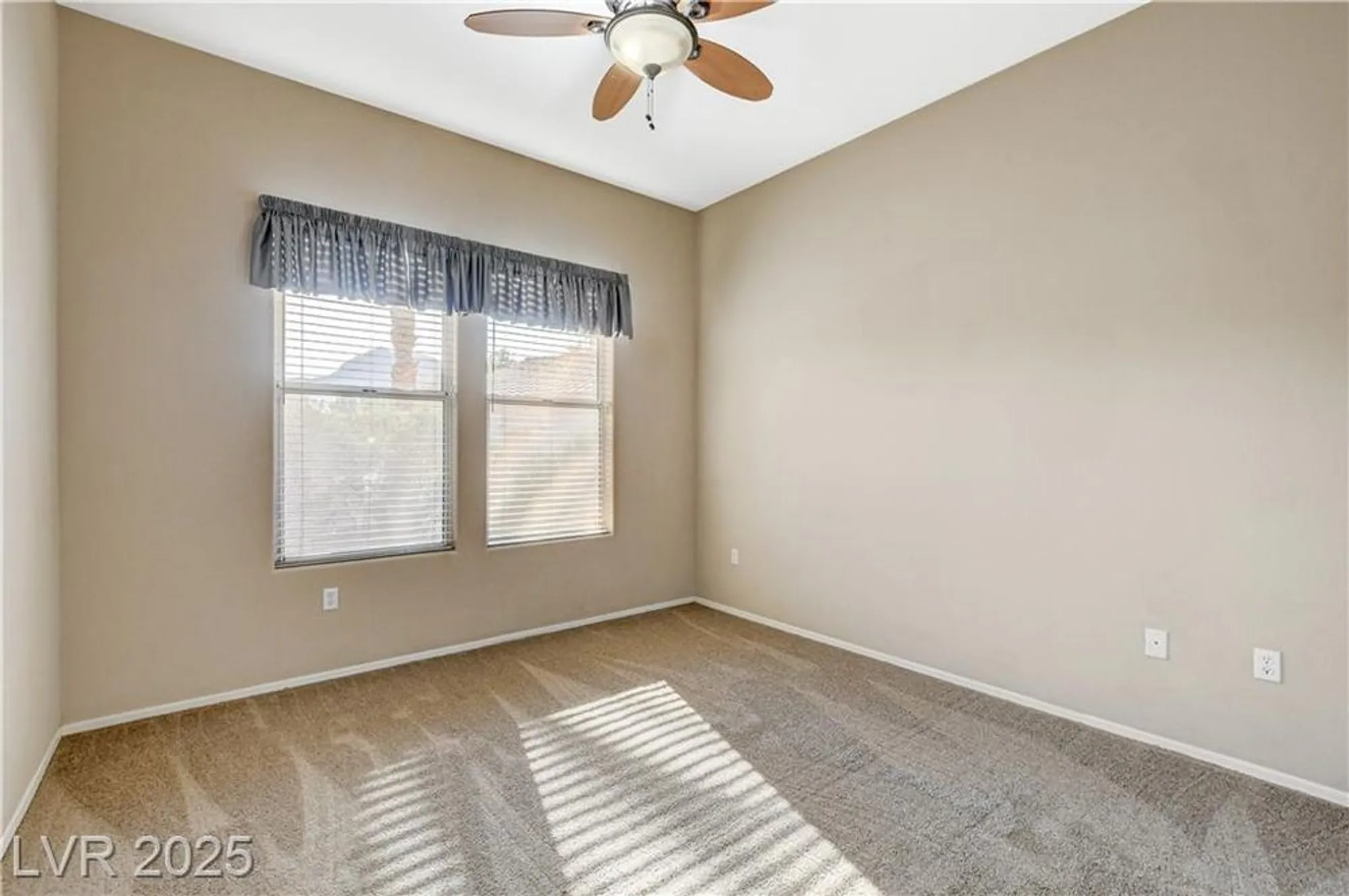Property Slideshow image 29 of 74 | 1904 hot oak ridge st, Las Vegas, NV, 89134