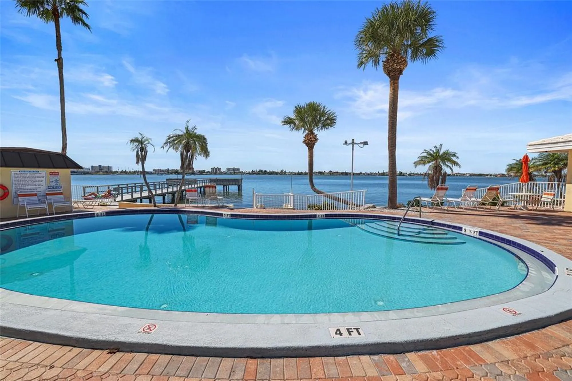Property Slideshow image 32 of 33 | 4550 cove cir apt 1003, St Petersburg, FL, 33708