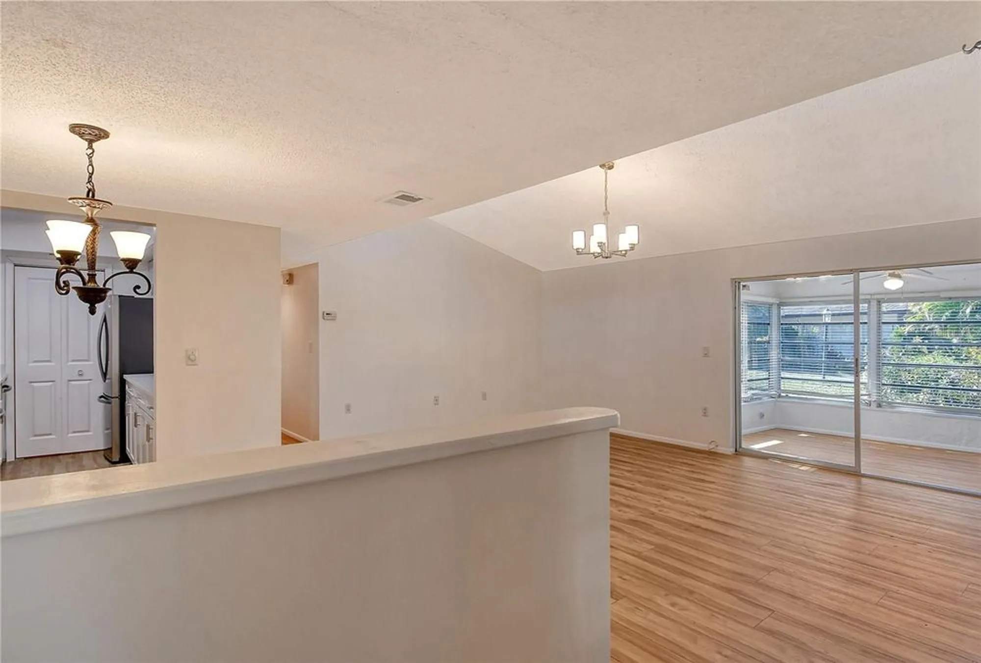 Property Slideshow image 14 of 37 | 6947 woodwind dr 77, Sarasota, FL, 34231