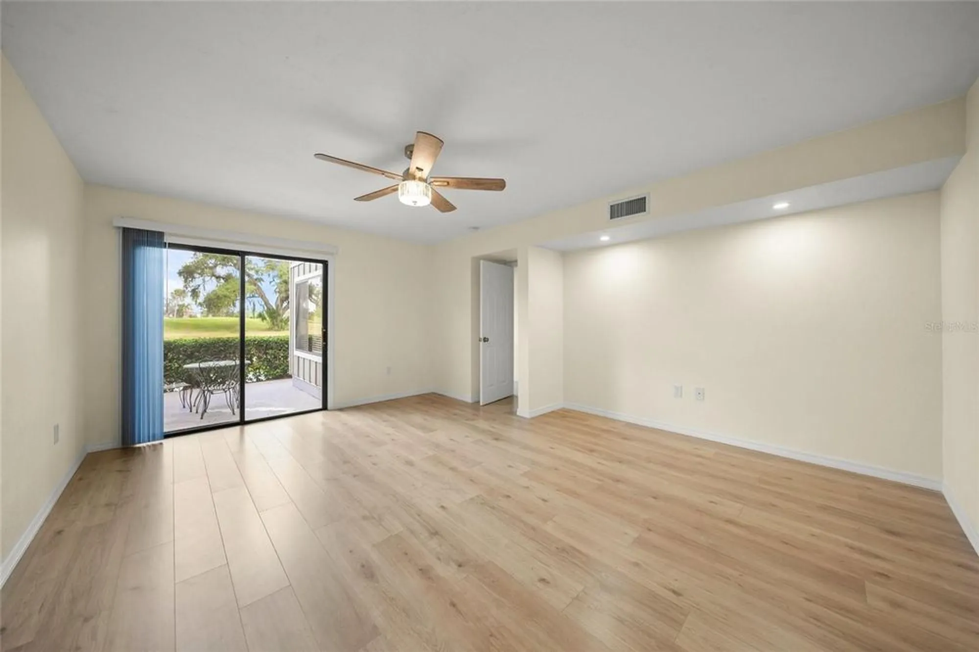 Property Slideshow image 18 of 62 | 4555 forest wood trl 23, Sarasota, FL, 34241