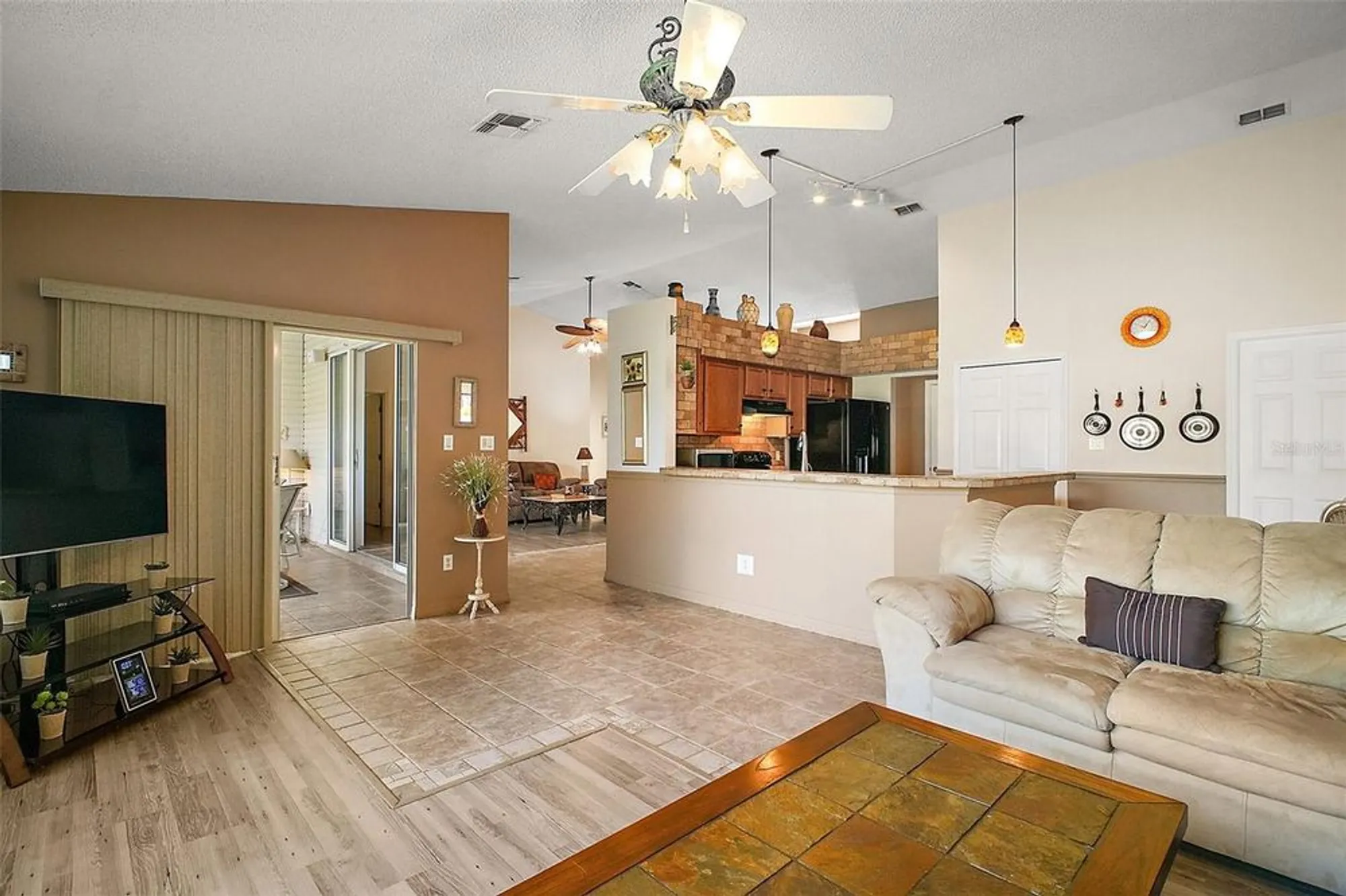 Property Slideshow image 22 of 36 | 25129 riverwalk dr, Leesburg, FL, 34748