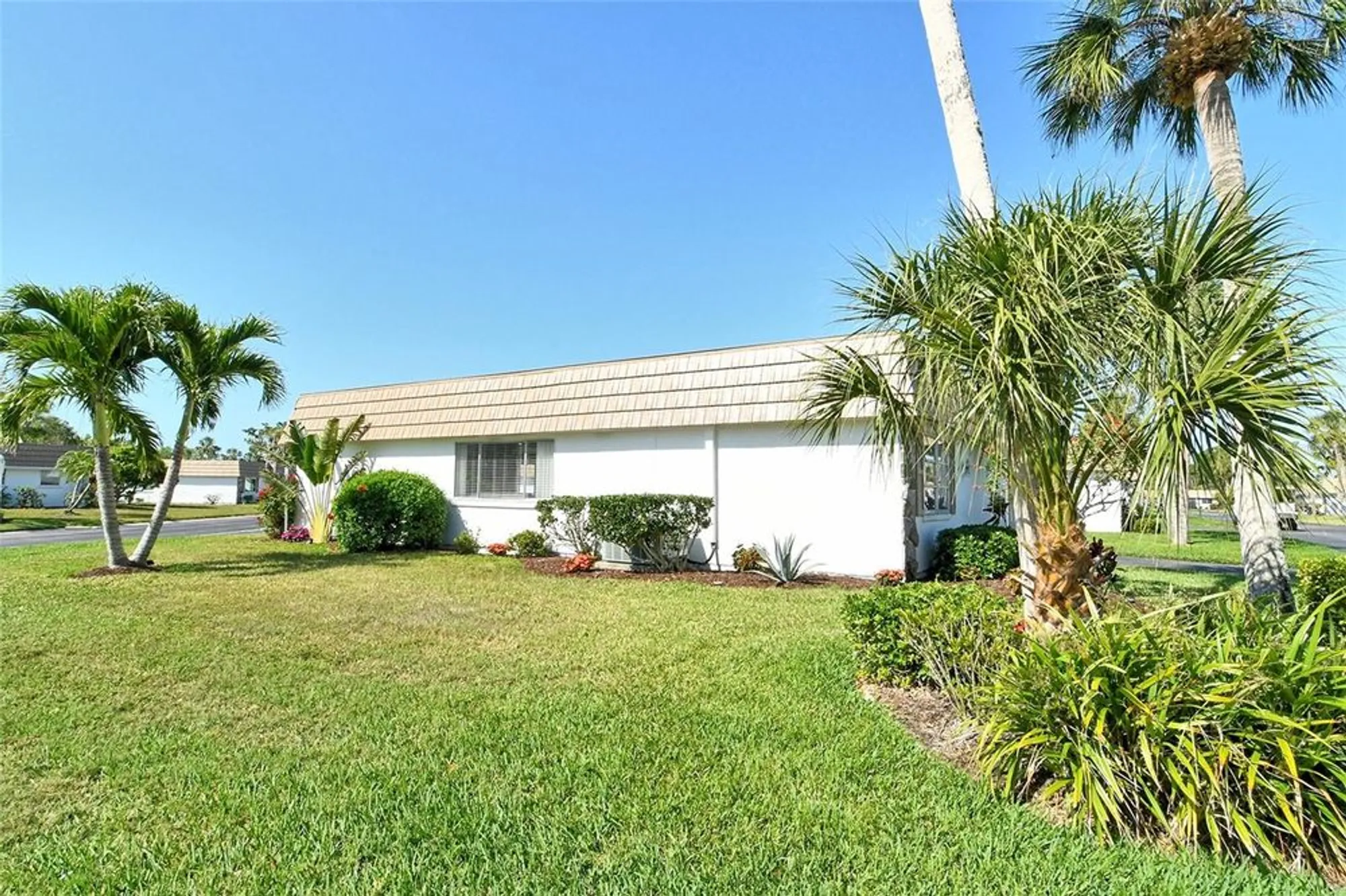 Property Slideshow image 35 of 47 | 2752 riverbluff pl # 66, Sarasota, FL, 34231