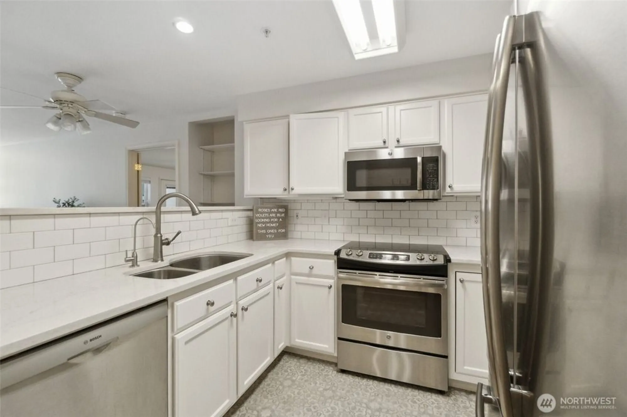 Property Slideshow image 10 of 40 | 4133 224th ln 302, Issaquah, WA, 98029