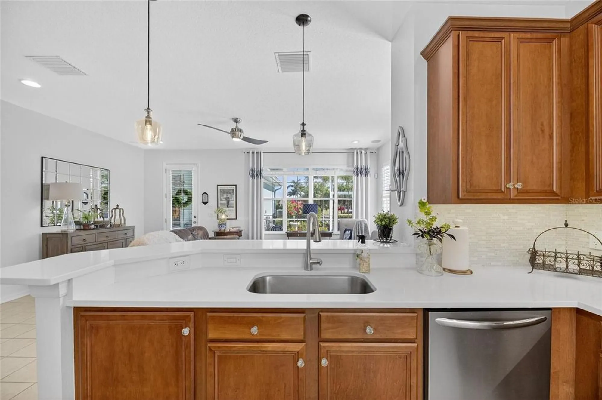 Property Slideshow image 18 of 100 | 5612 golden isles dr, Apollo Beach, FL, 33572