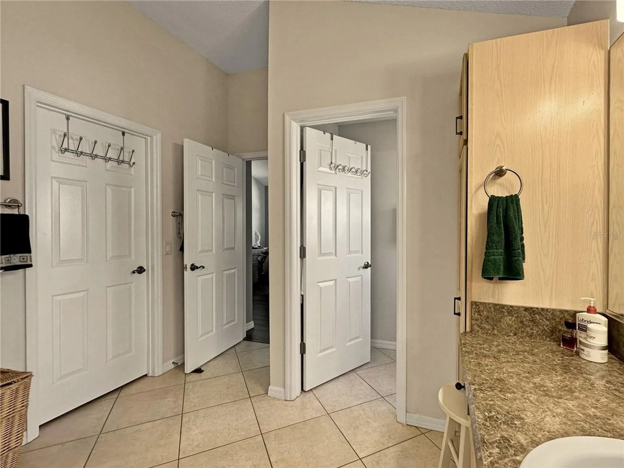 Property Slideshow image 21 of 42 | 867 castleberry cir, The Villages, FL, 32162