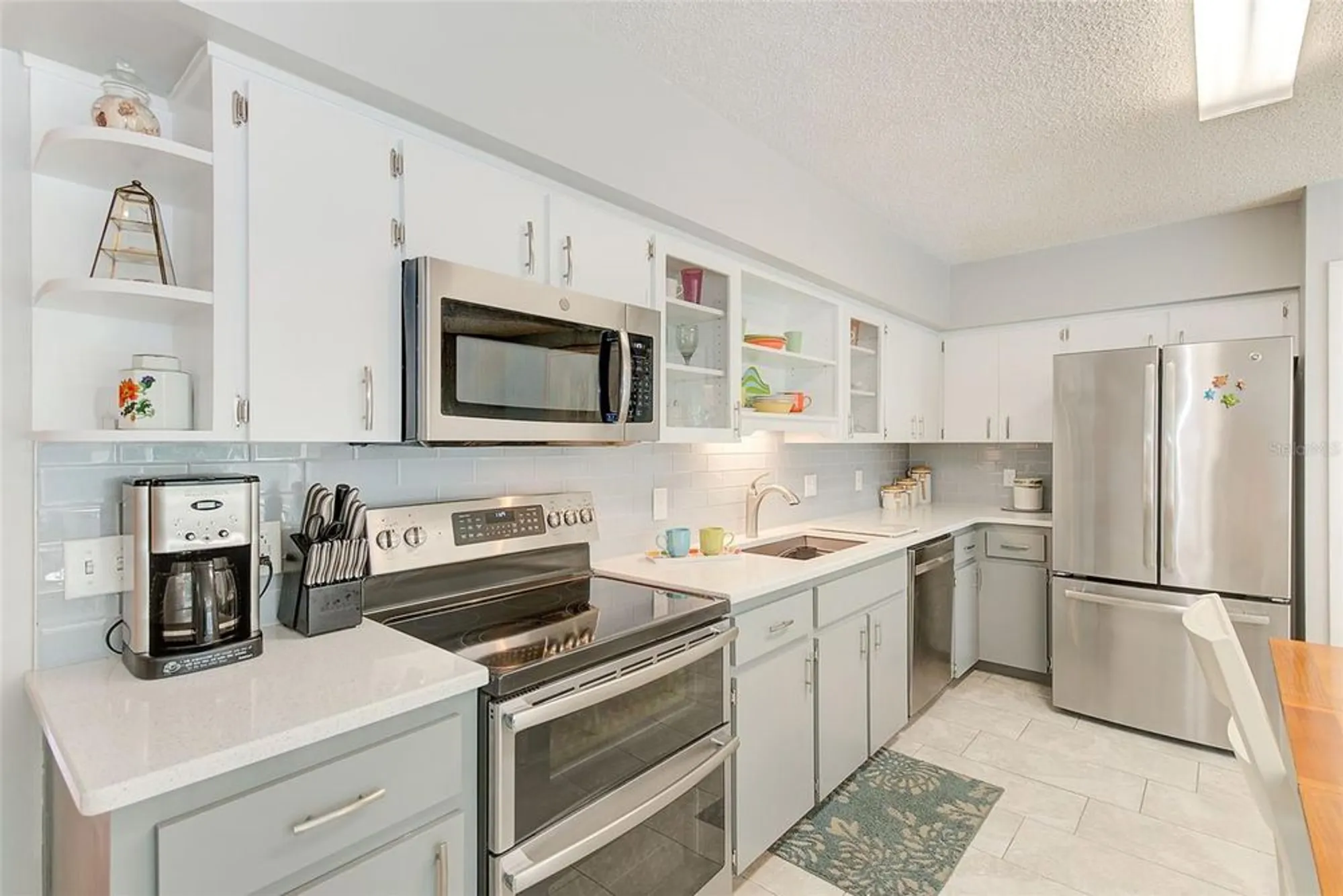Property Slideshow image 9 of 43 | 2229 americus blvd 25, Clearwater, FL, 33763
