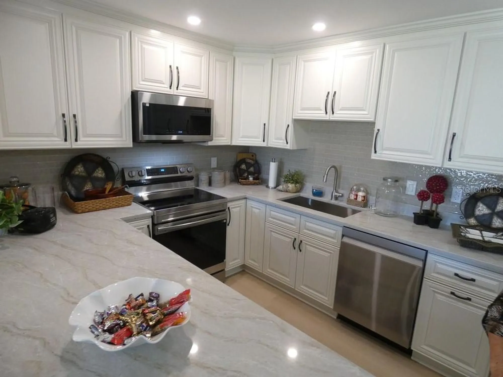 Property Slideshow image 2 of 25 | 2740 whitebridge dr a, Palm Harbor, FL, 34684