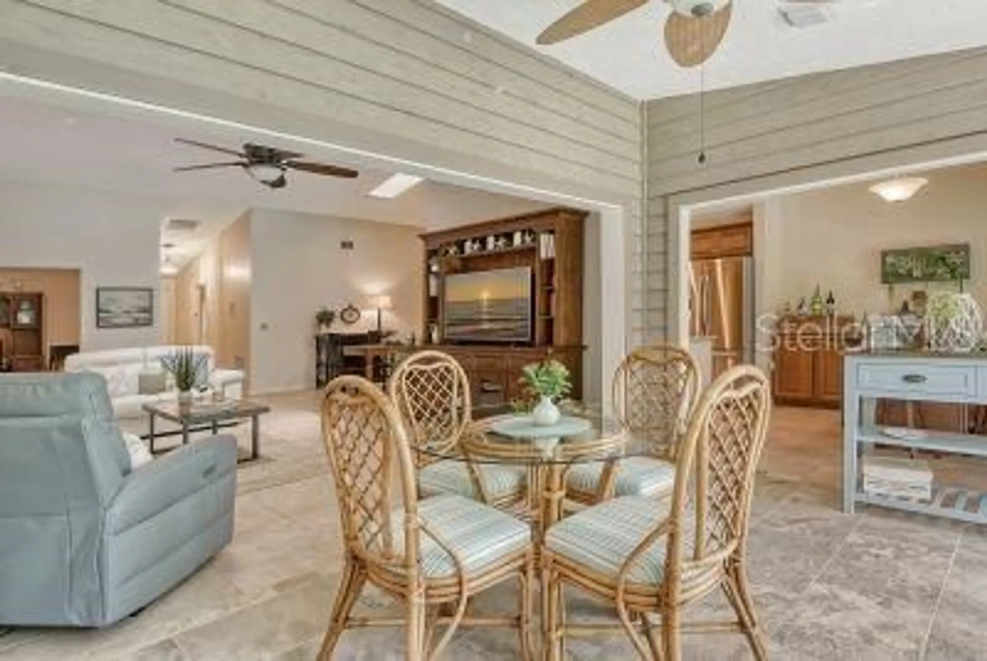 Property Slideshow image 11 of 28 | 3954 wilshire cir e # 165, Sarasota, FL, 34238