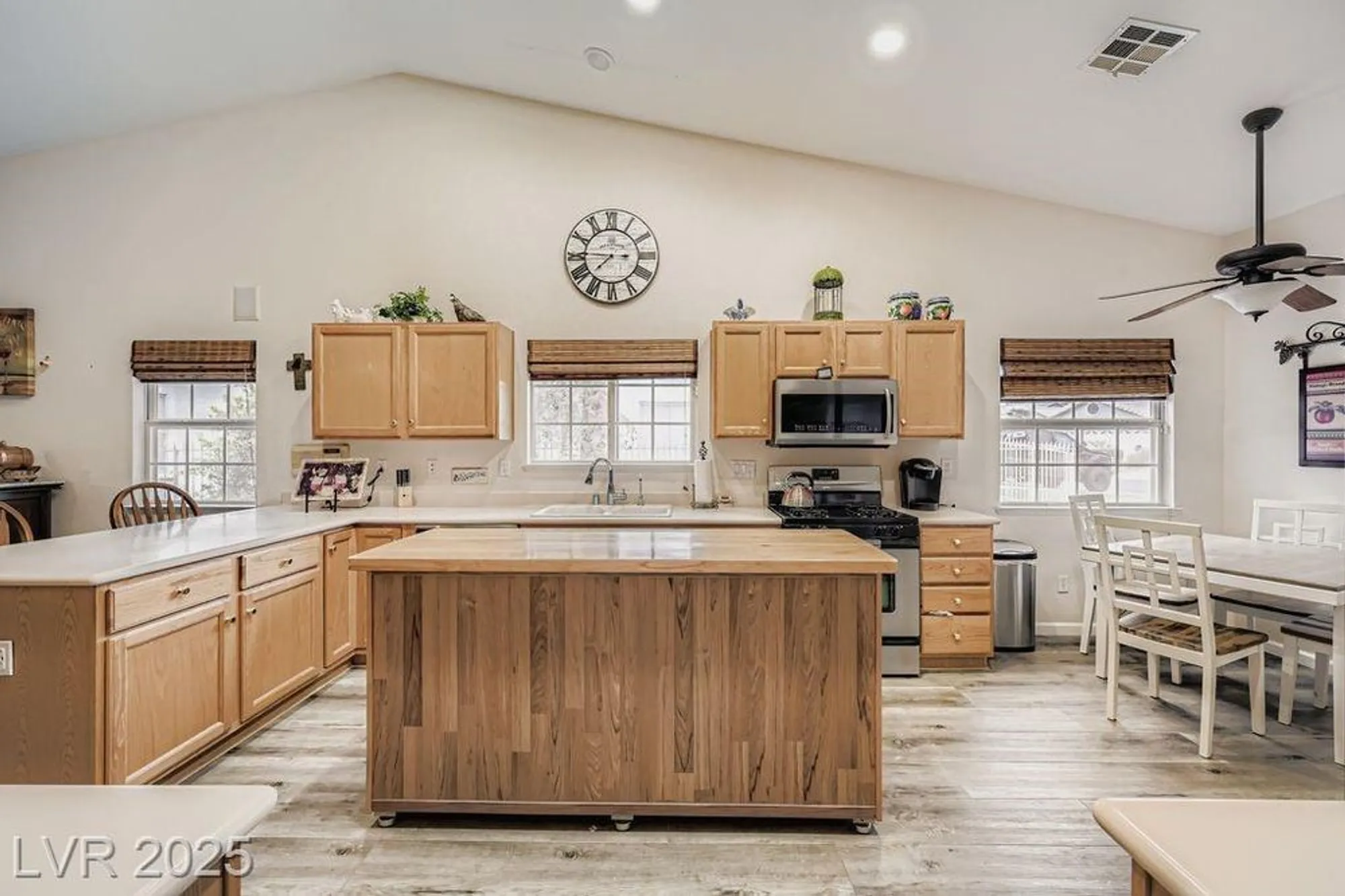 Property Slideshow image 11 of 28 | 5320 rim view ln, Las Vegas, NV, 89130