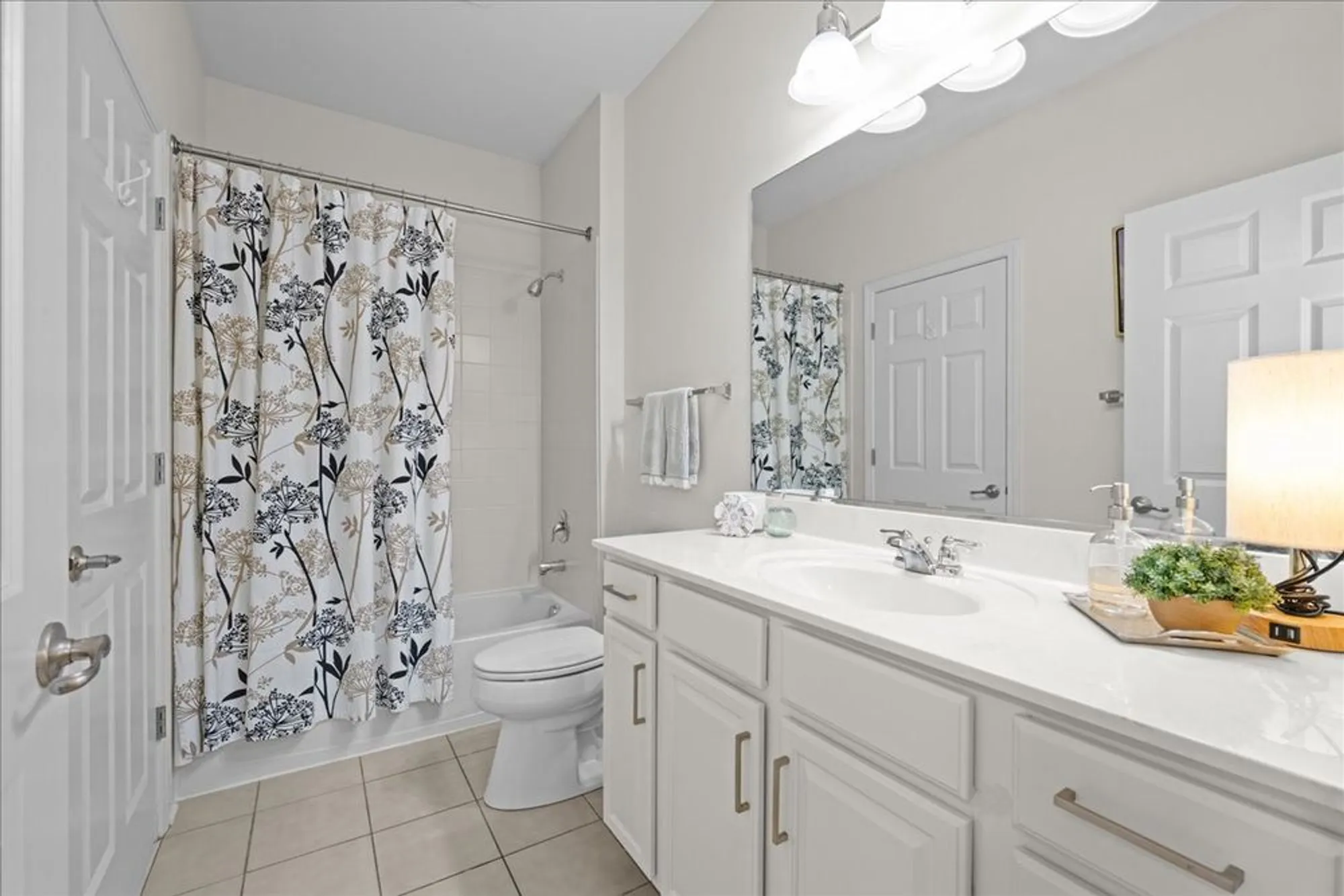 Property Slideshow image 23 of 30 | 1148 drury ln, Aurora, IL, 60502