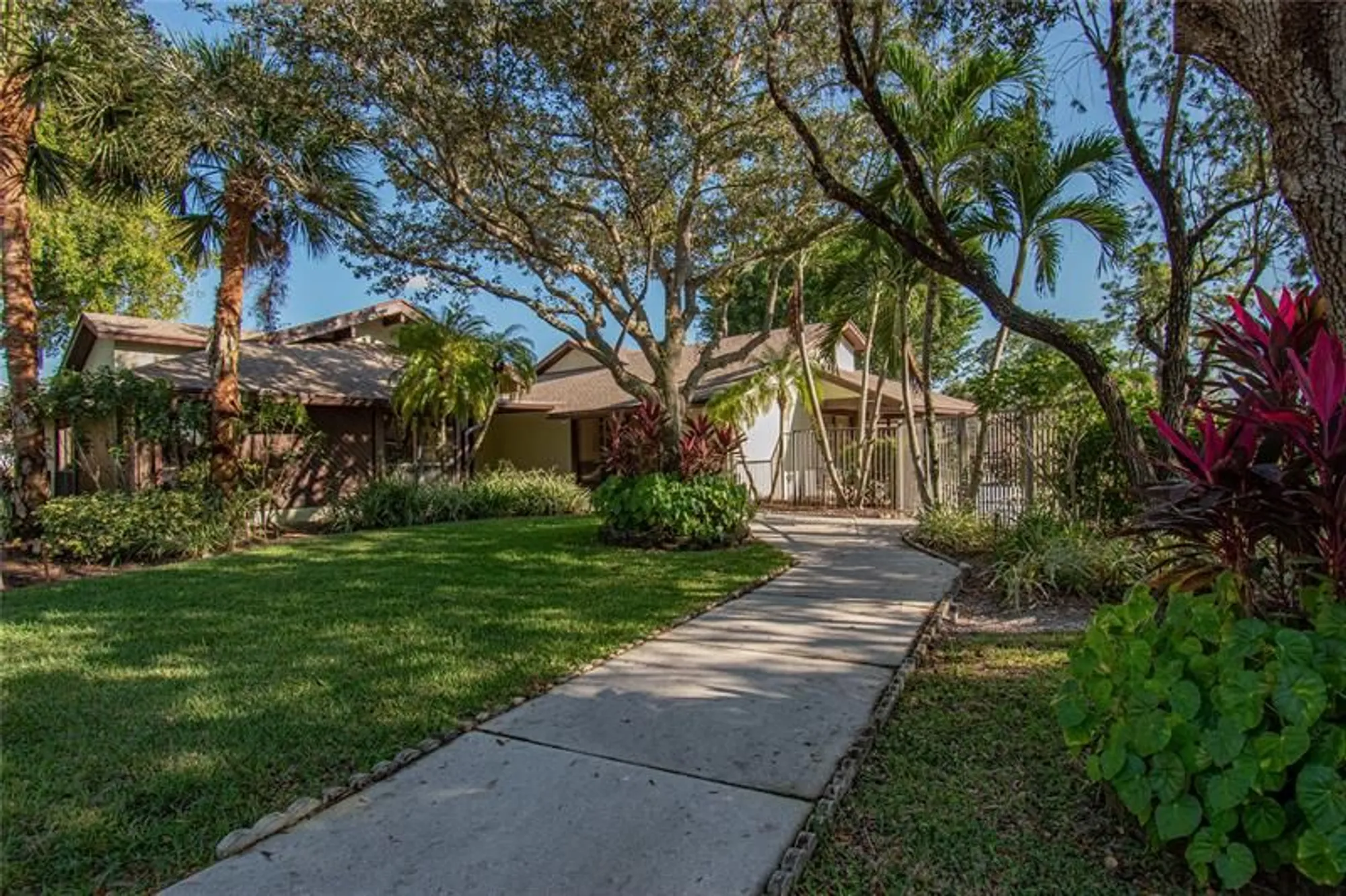 Property Slideshow image 39 of 64 | 381 ottawa ct, Royal Palm Beach, FL, 33411