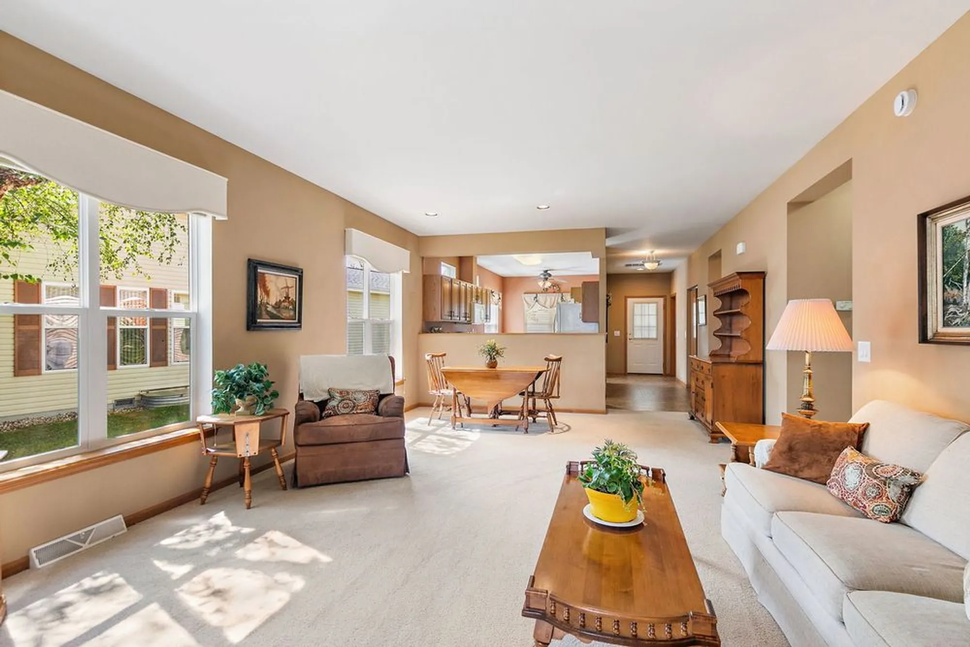 Property Slideshow image 8 of 31 | 115 hunter ct, Grayslake, IL, 60030