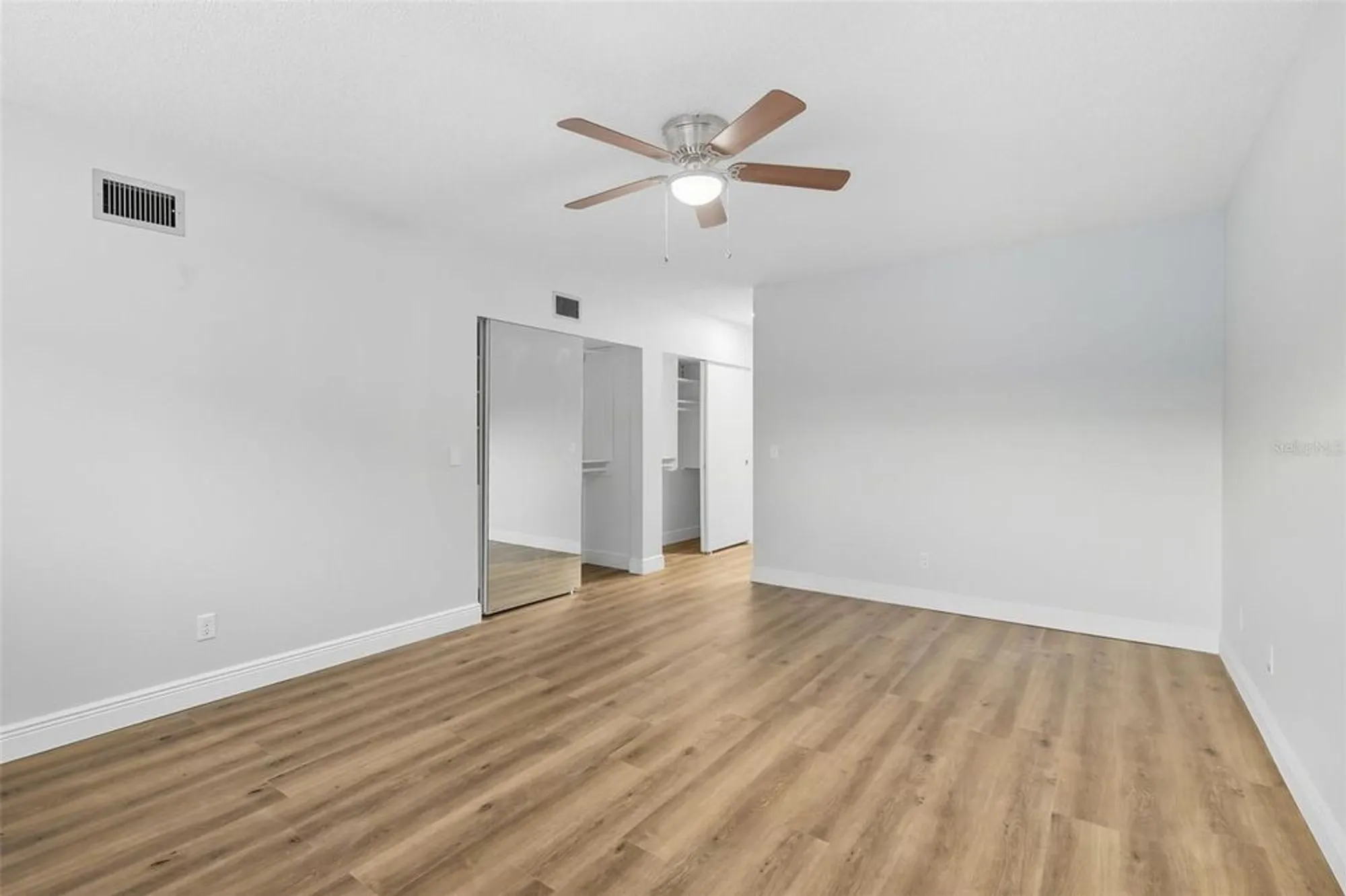 Property Slideshow image 23 of 28 | 2351 irish ln 21, Clearwater, FL, 33763