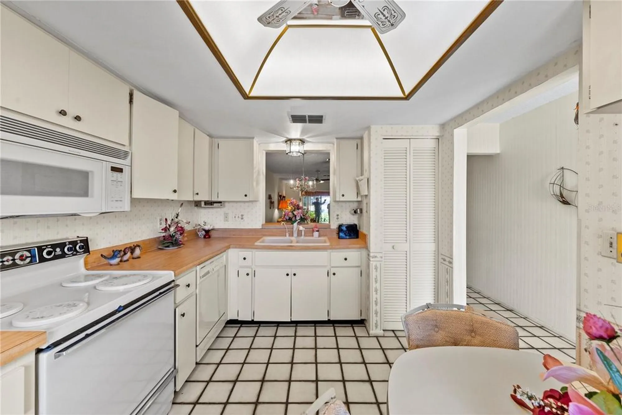 Property Slideshow image 20 of 100 | 3420 stonehaven ct d, Palm Harbor, FL, 34684