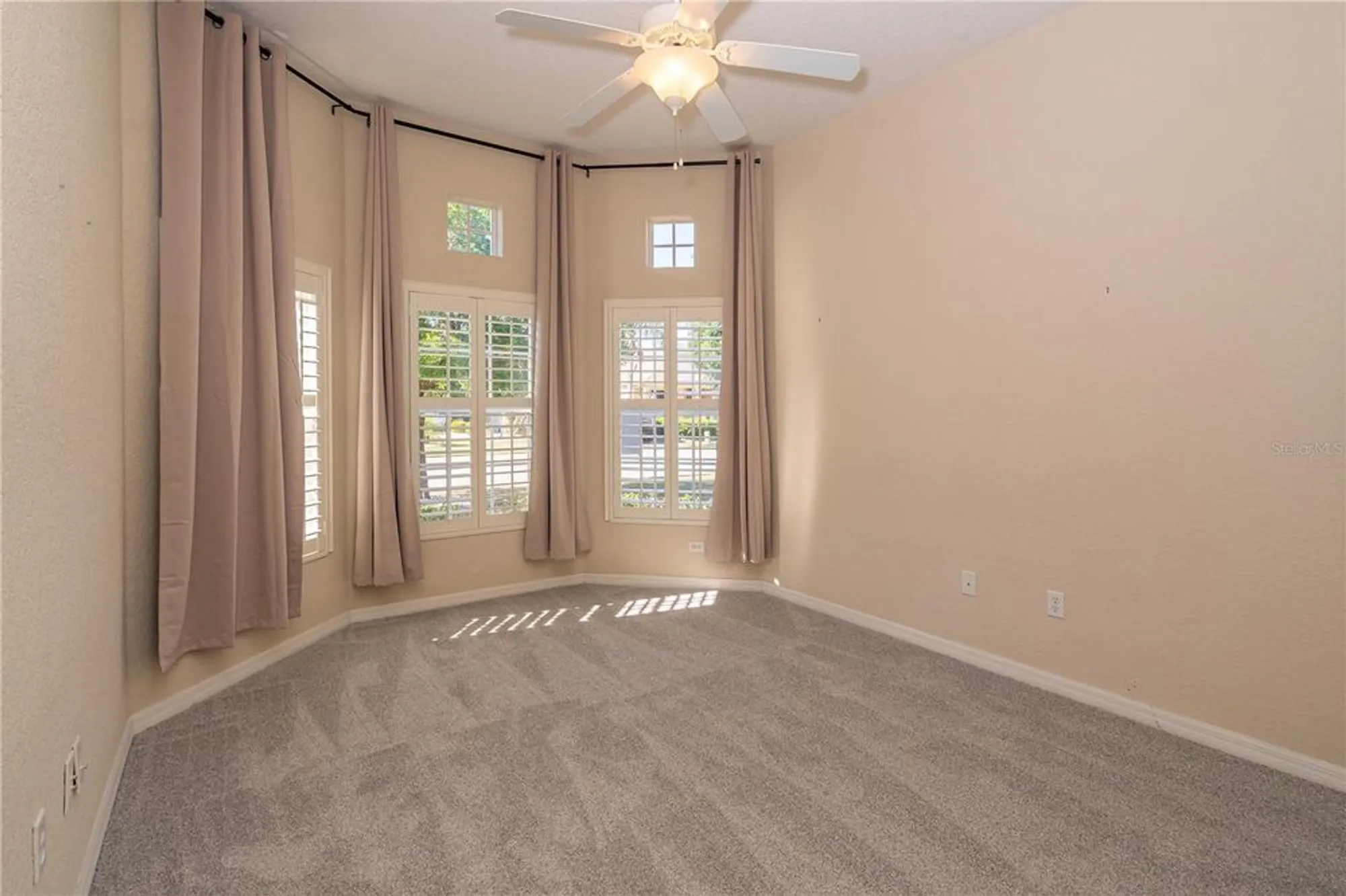 Property Slideshow image 18 of 48 | 1038 emerald dunes dr, Sun City Center, FL, 33573