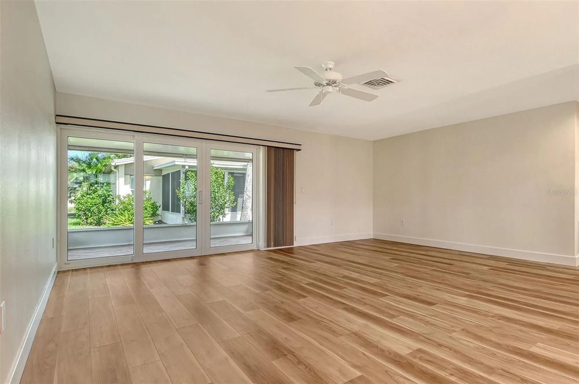 Property Slideshow image 11 of 65 | 119 whispering sands cir # v36, Sarasota, FL, 34242