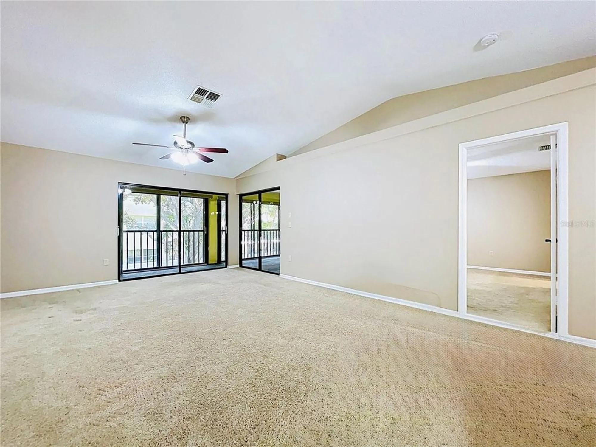 Property Slideshow image 28 of 59 | 2020 lakeview dr apt 203, Clearwater, FL, 33763