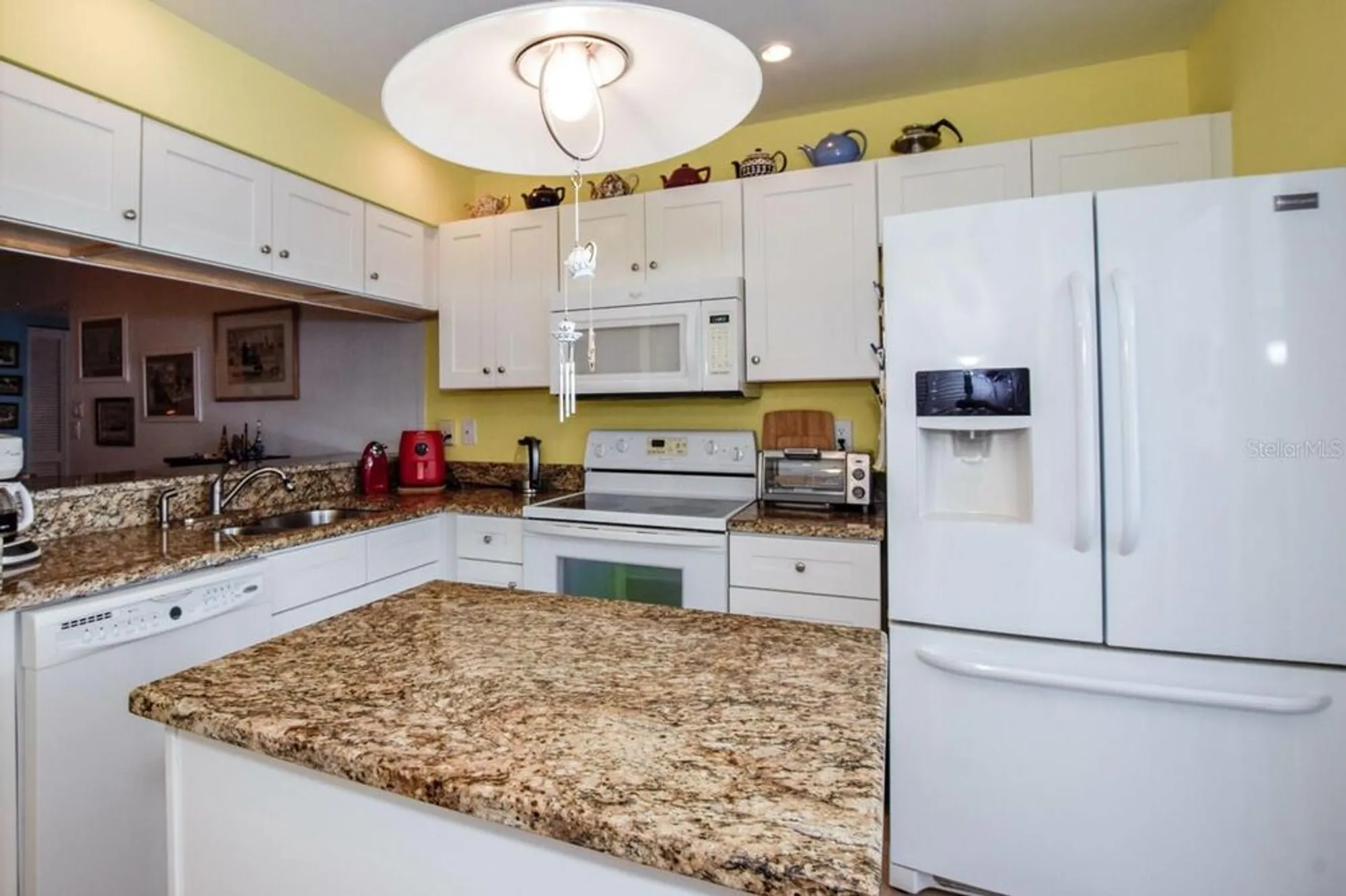 Property Slideshow image 12 of 59 | 450 wexford cir 106, Venice, FL, 34293