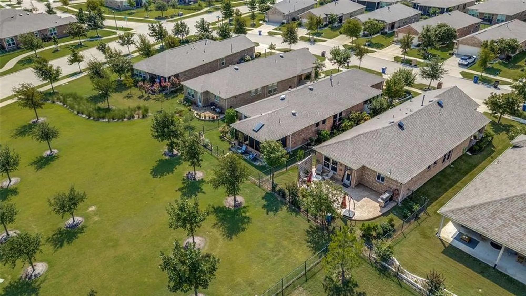 Property Slideshow image 20 of 33 | 2068 bentwater ln, Frisco, TX, 75036
