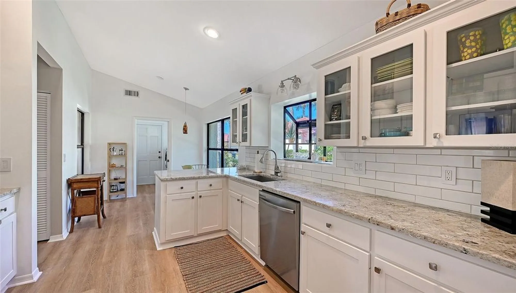 Property Slideshow image 18 of 49 | 7360 oak moss dr # 4, Sarasota, FL, 34241