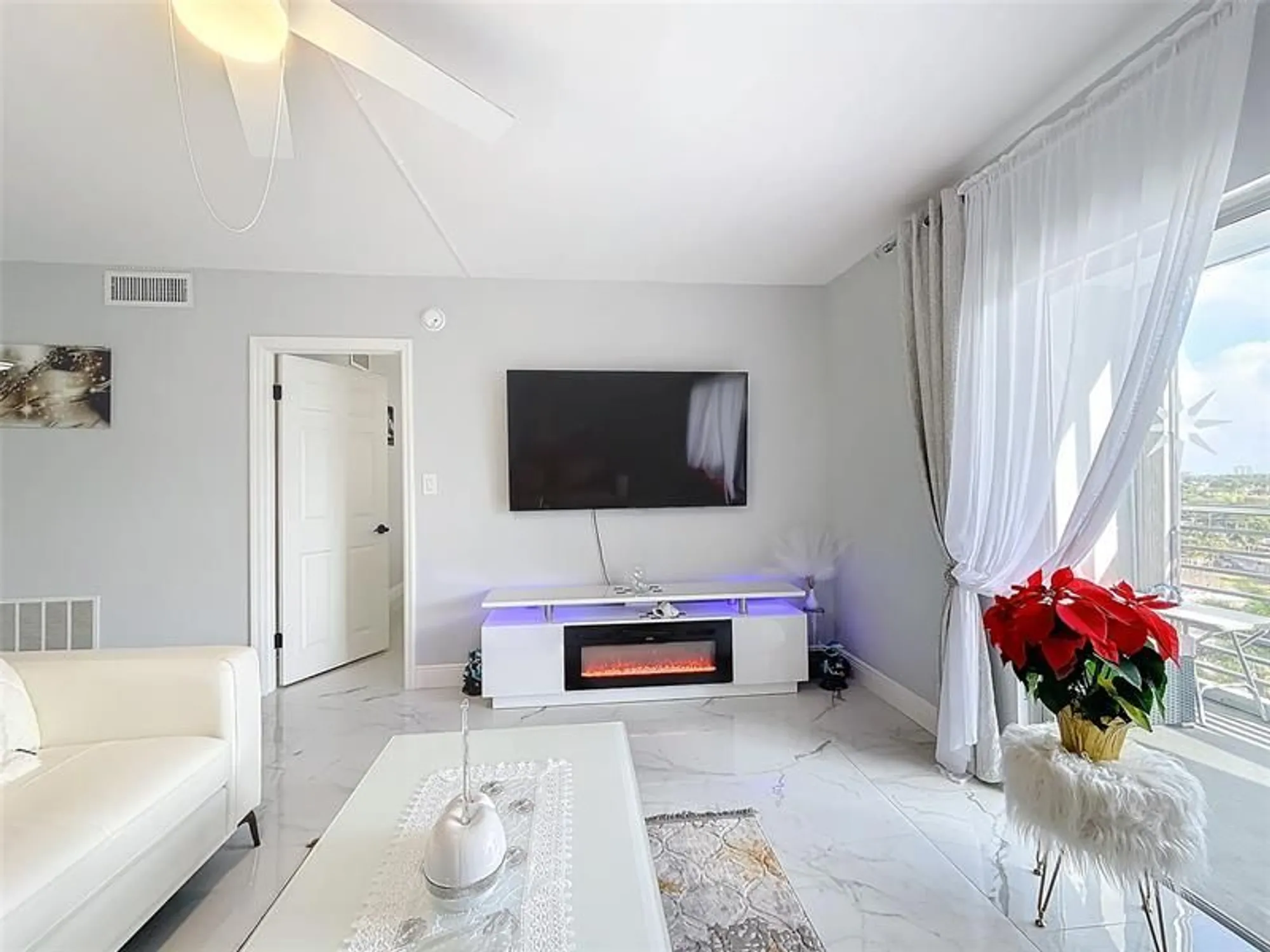 Property Slideshow image 13 of 23 | 2731 ne 14th street cswy 812, Pompano Beach, FL, 33062