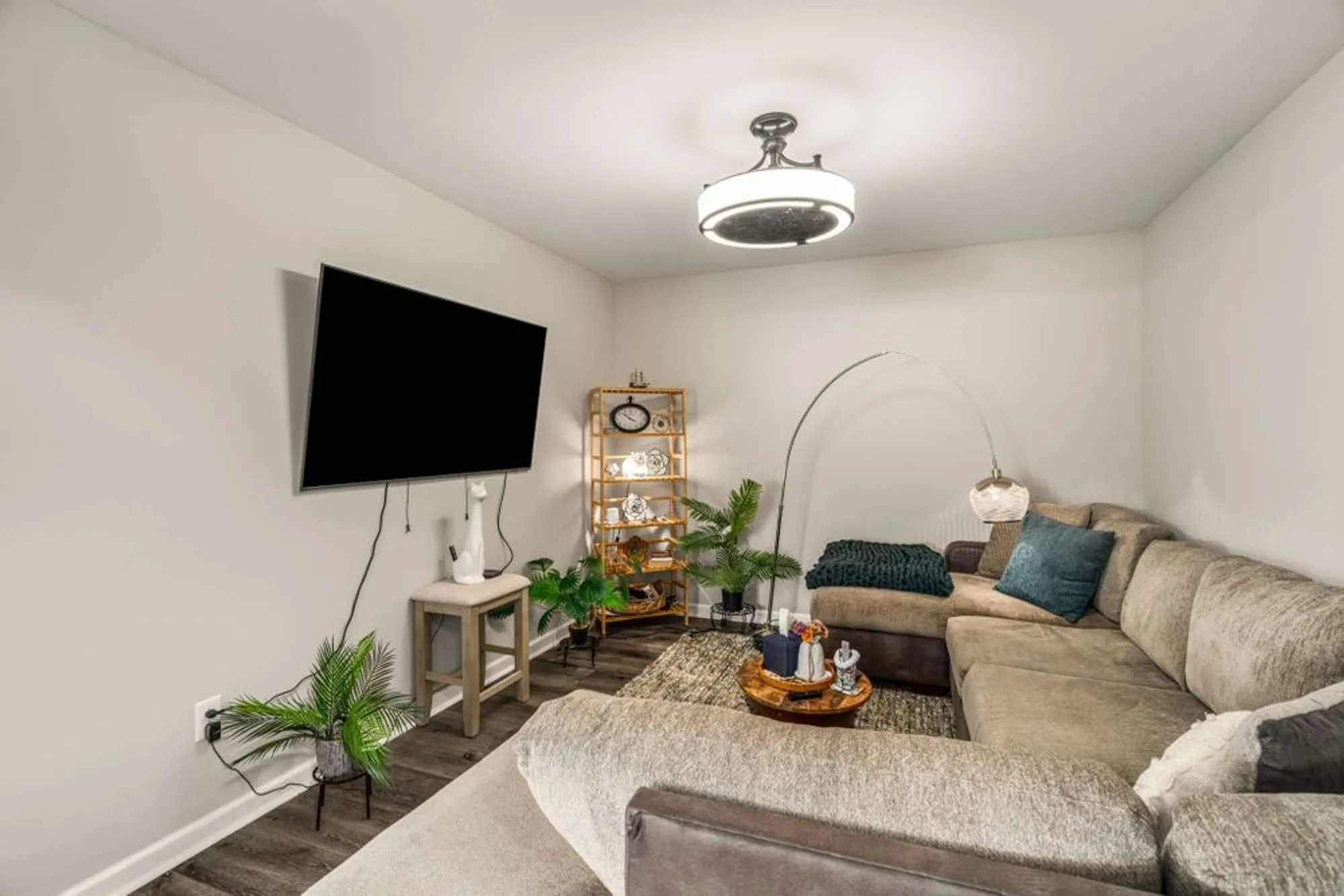 Property Slideshow image 12 of 32 | 443 forest glen cir, Murfreesboro, TN, 37128