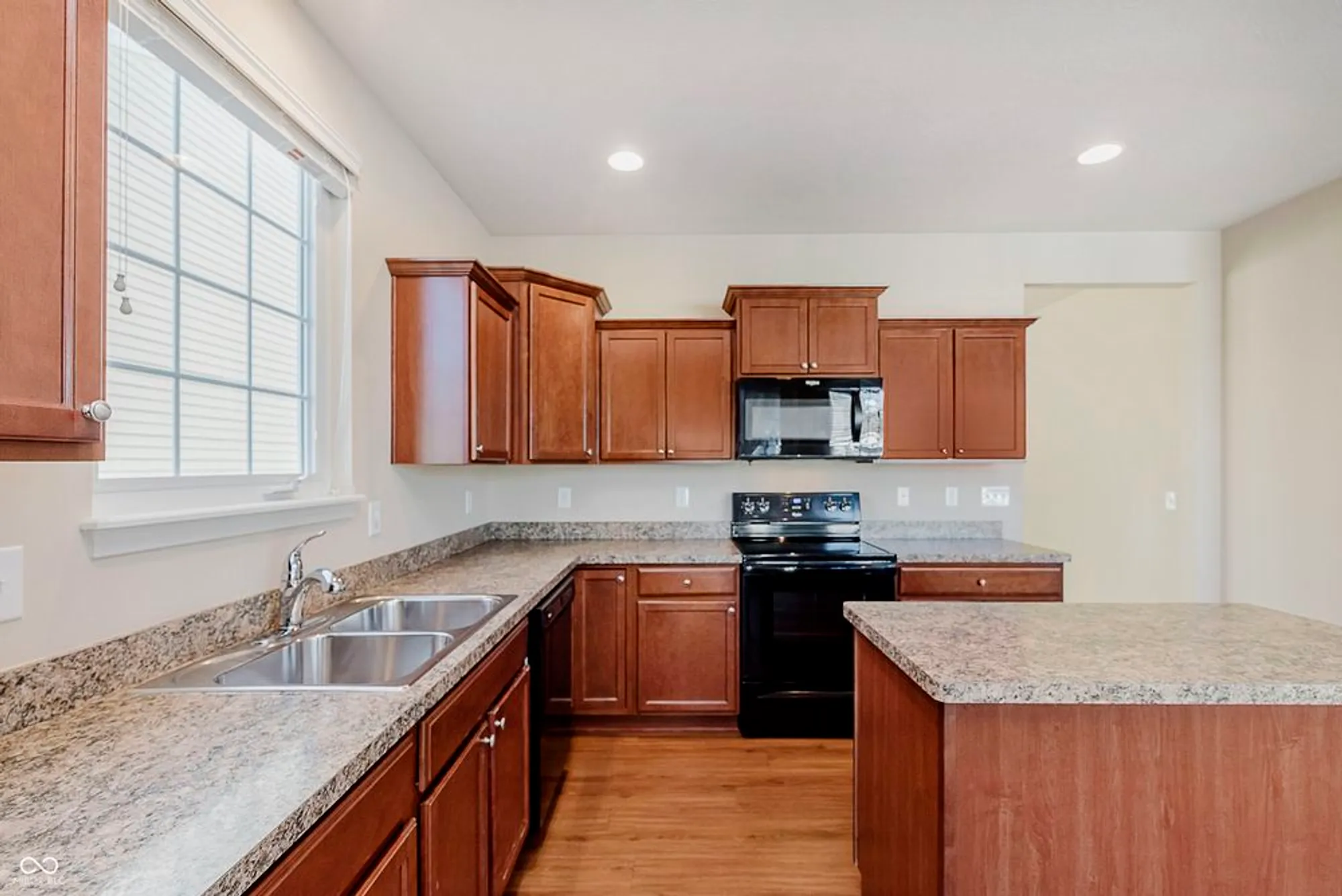 Property Slideshow image 15 of 42 | 16022 lambrusco way, Fishers, IN, 46037