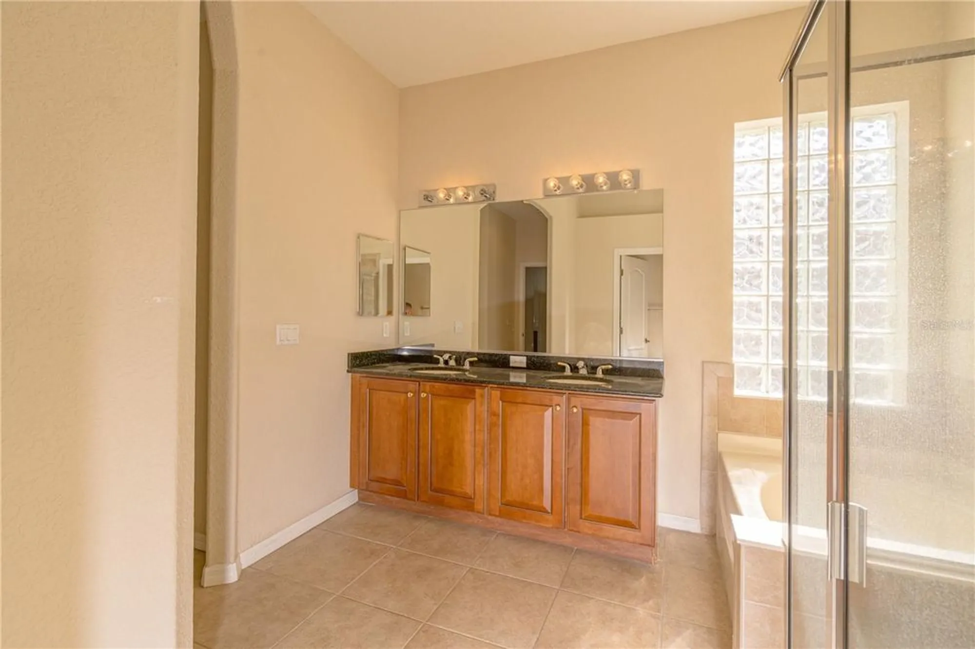 Property Slideshow image 34 of 48 | 1038 emerald dunes dr, Sun City Center, FL, 33573