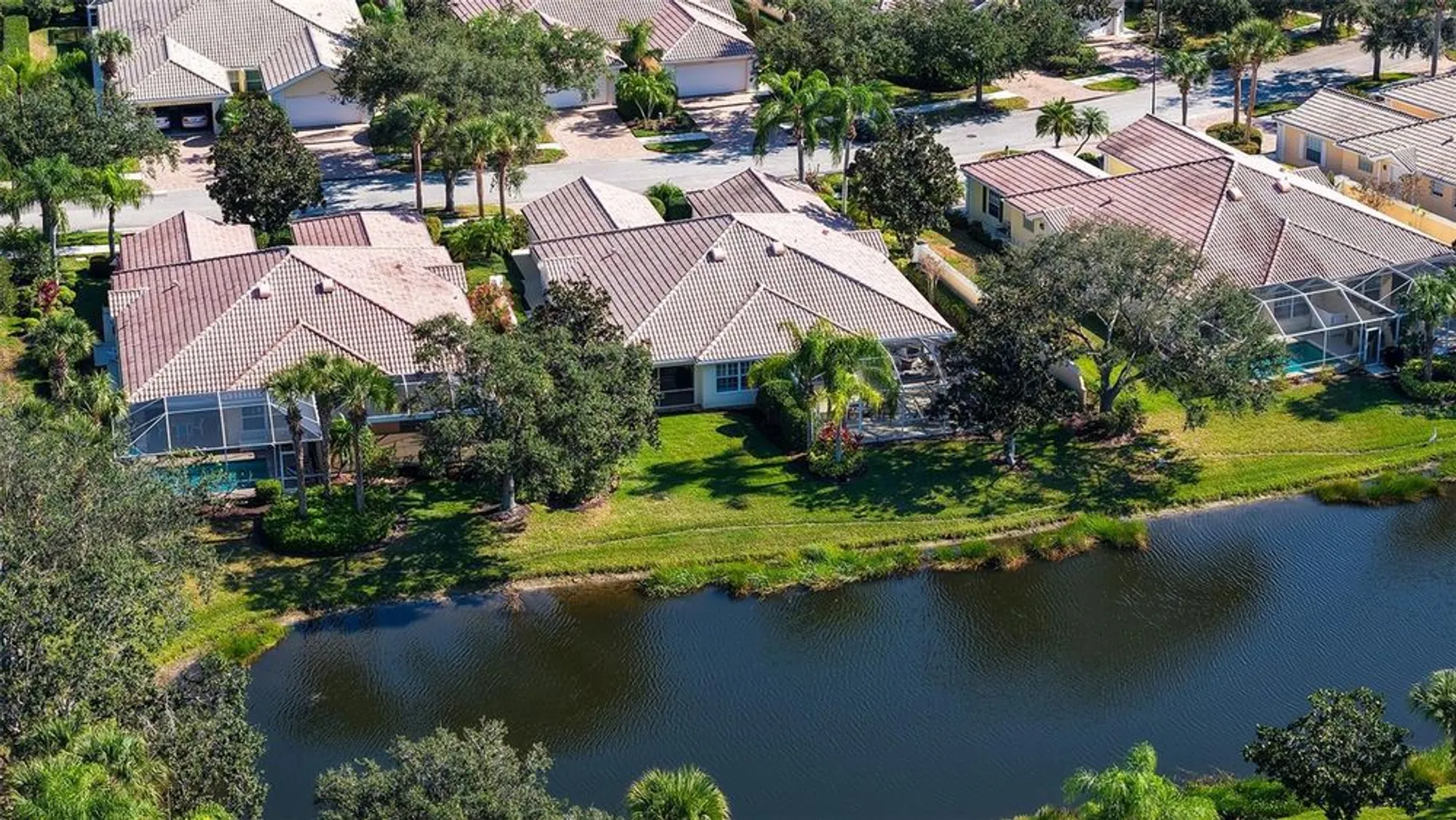 Property Slideshow image 10 of 49 | 5737 ivrea dr, Sarasota, FL, 34238