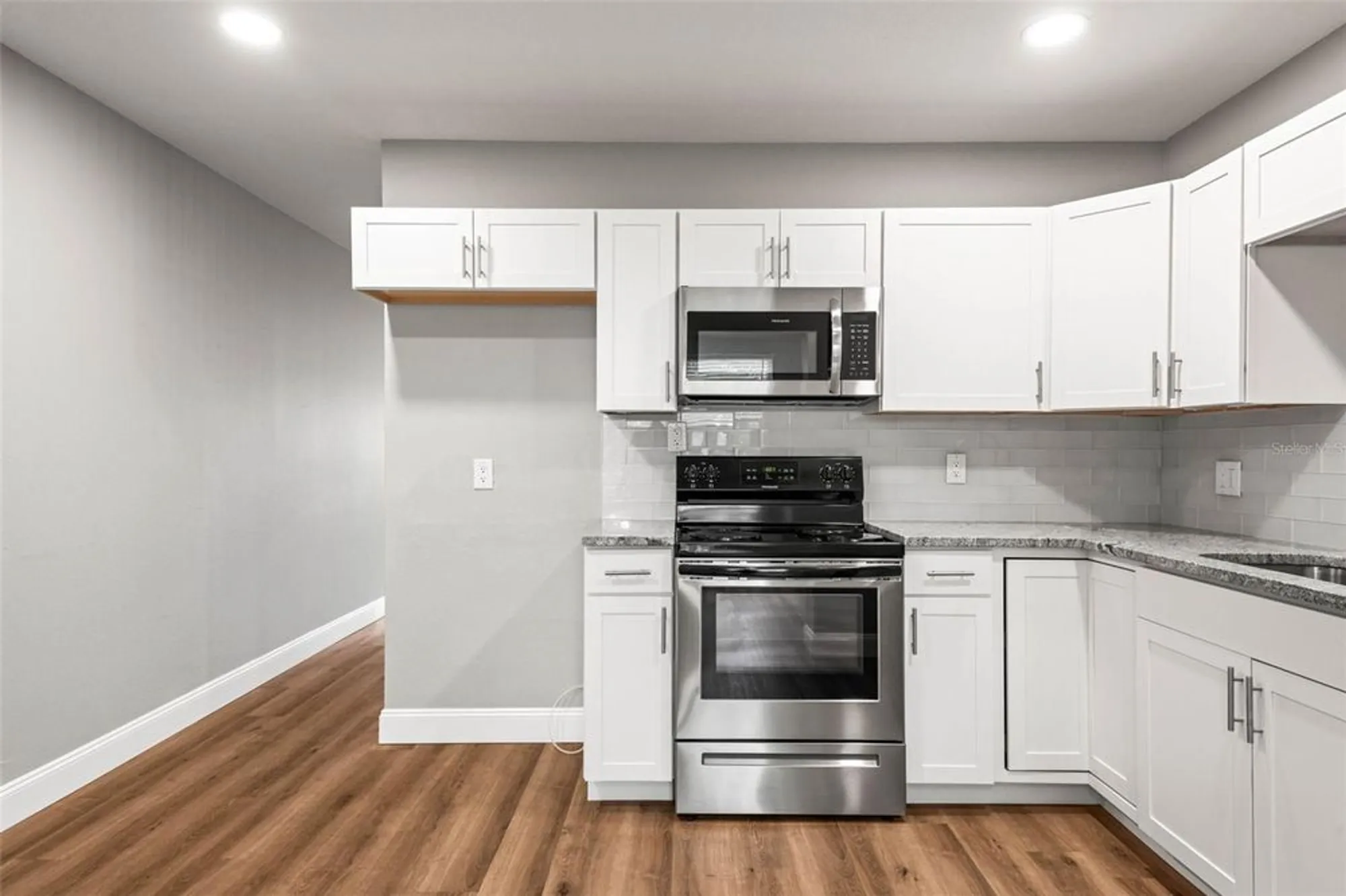 Property Slideshow image 13 of 32 | 2041 australia way 35, Clearwater, FL, 33763