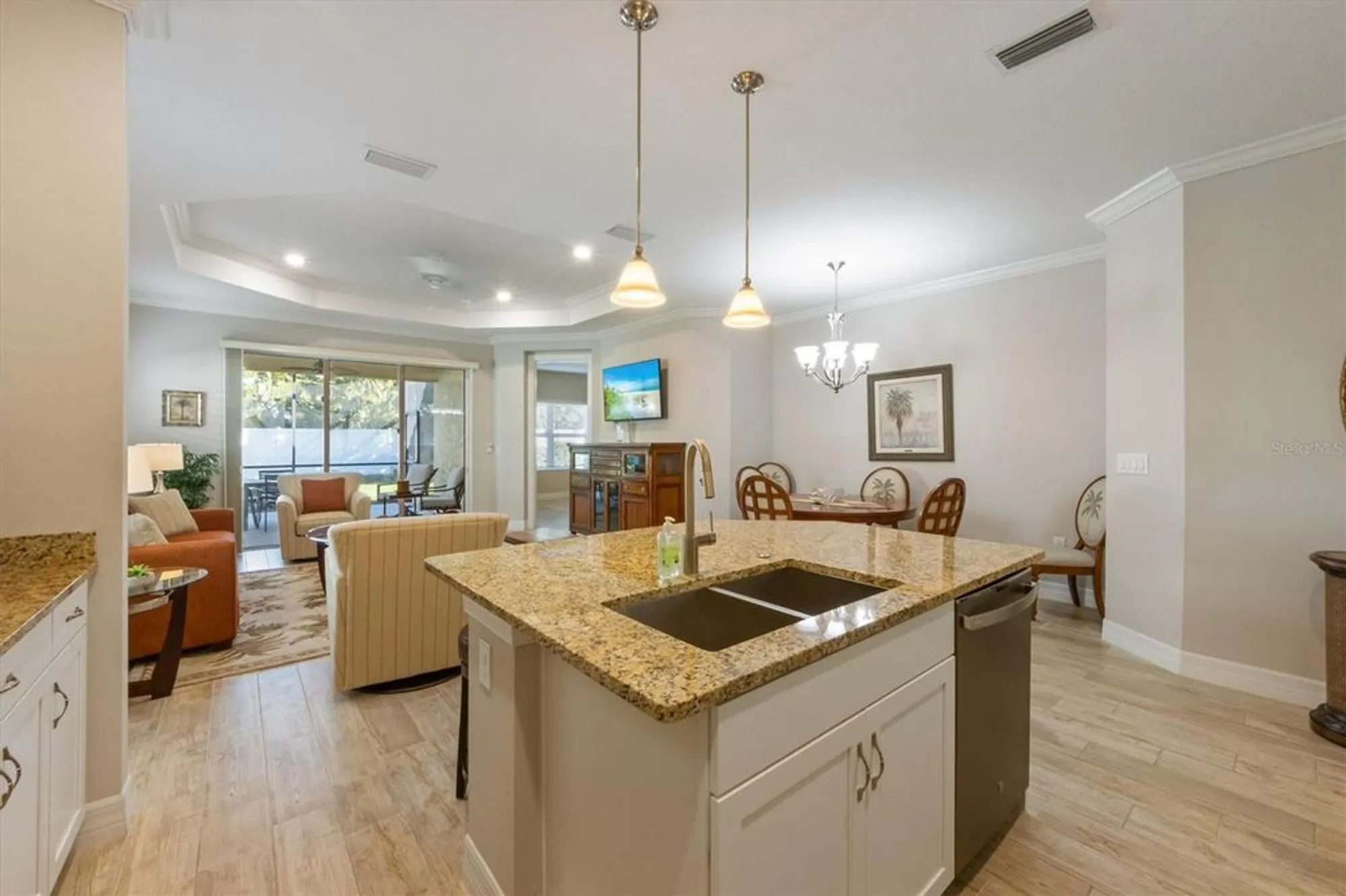 Property Slideshow image 16 of 37 | 7104 playa bella dr, Bradenton, FL, 34209