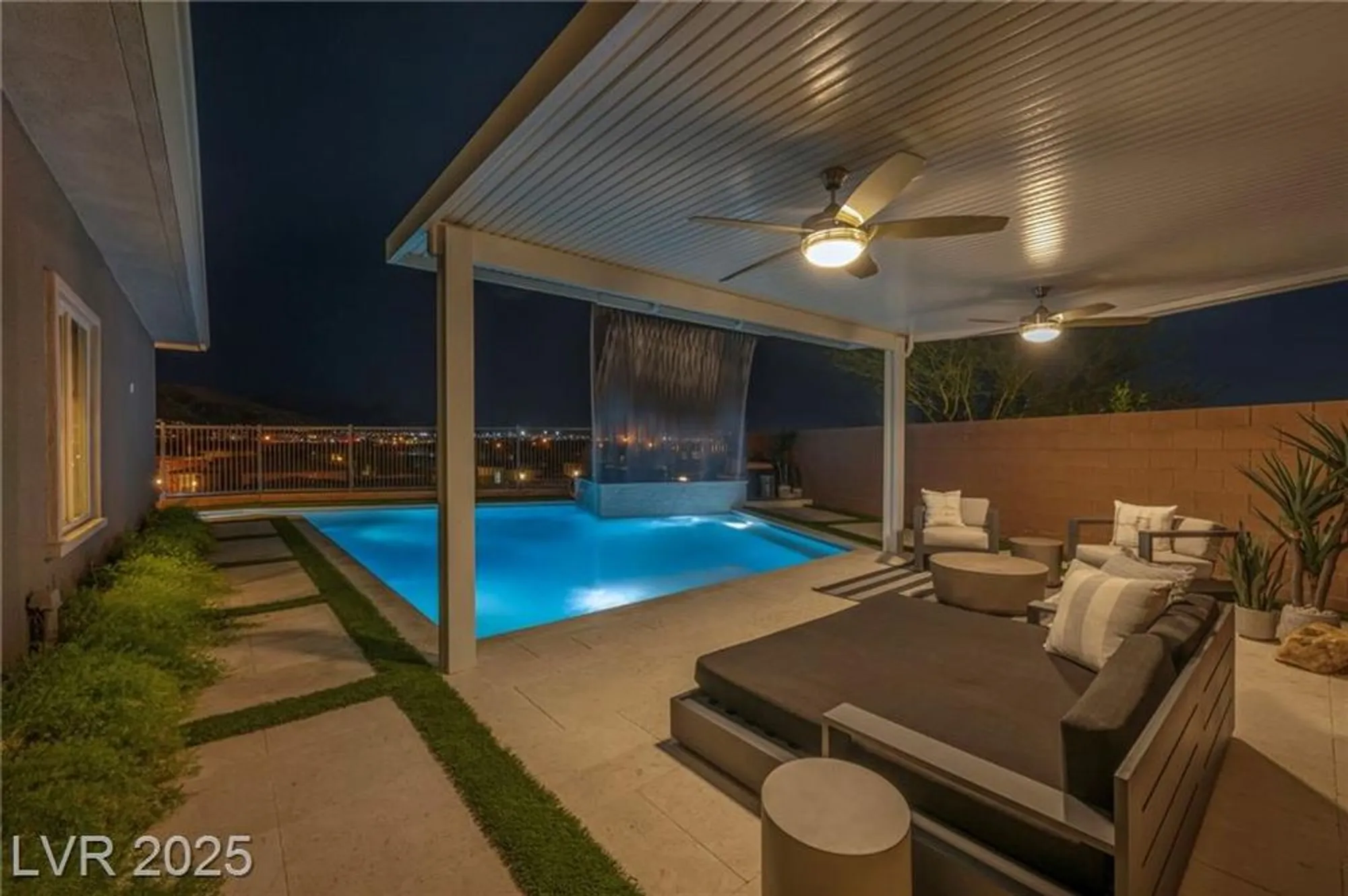 Property Slideshow image 17 of 95 | 10096 amethyst hills st, Las Vegas, NV, 89148