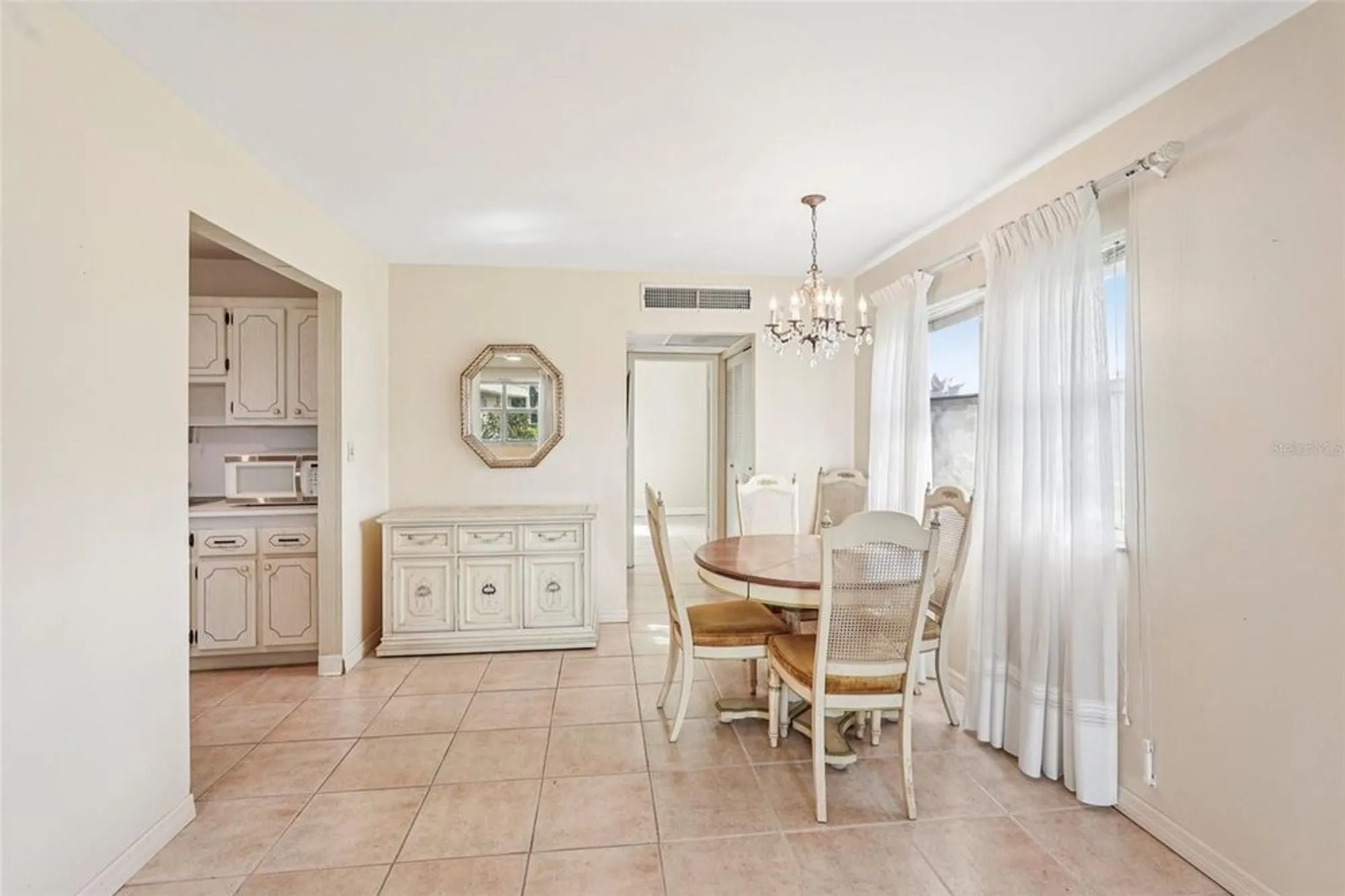 Property Slideshow image 10 of 50 | 201 kings blvd 19, Sun City Center, FL, 33573