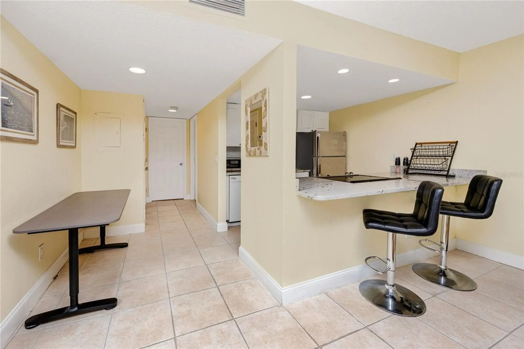 Property Slideshow image 12 of 59 | 7645 sun island dr 304, South Pasadena, FL, 33707