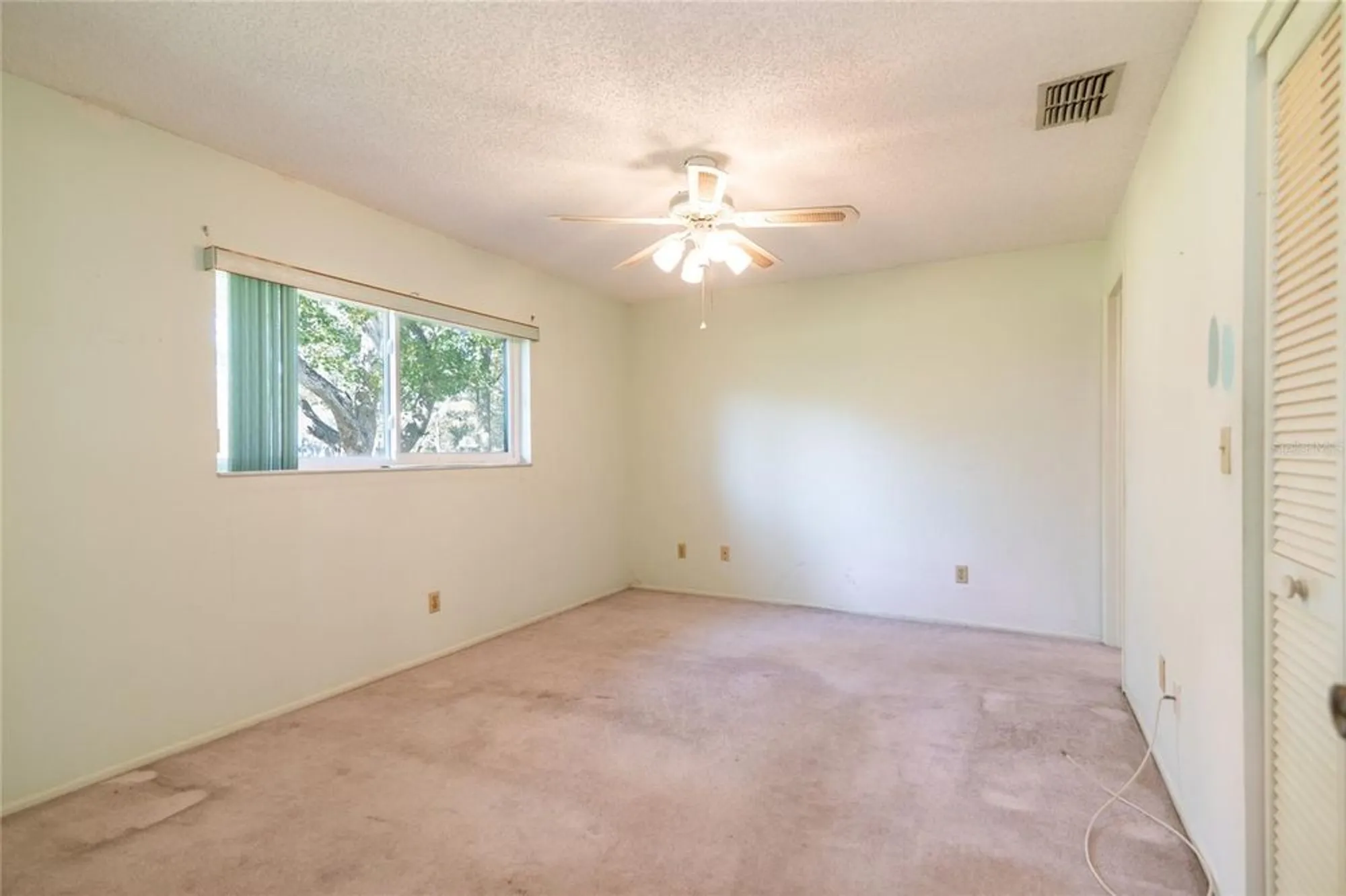 Property Slideshow image 19 of 32 | 2502 laurelwood dr # 3b, Clearwater, FL, 33763